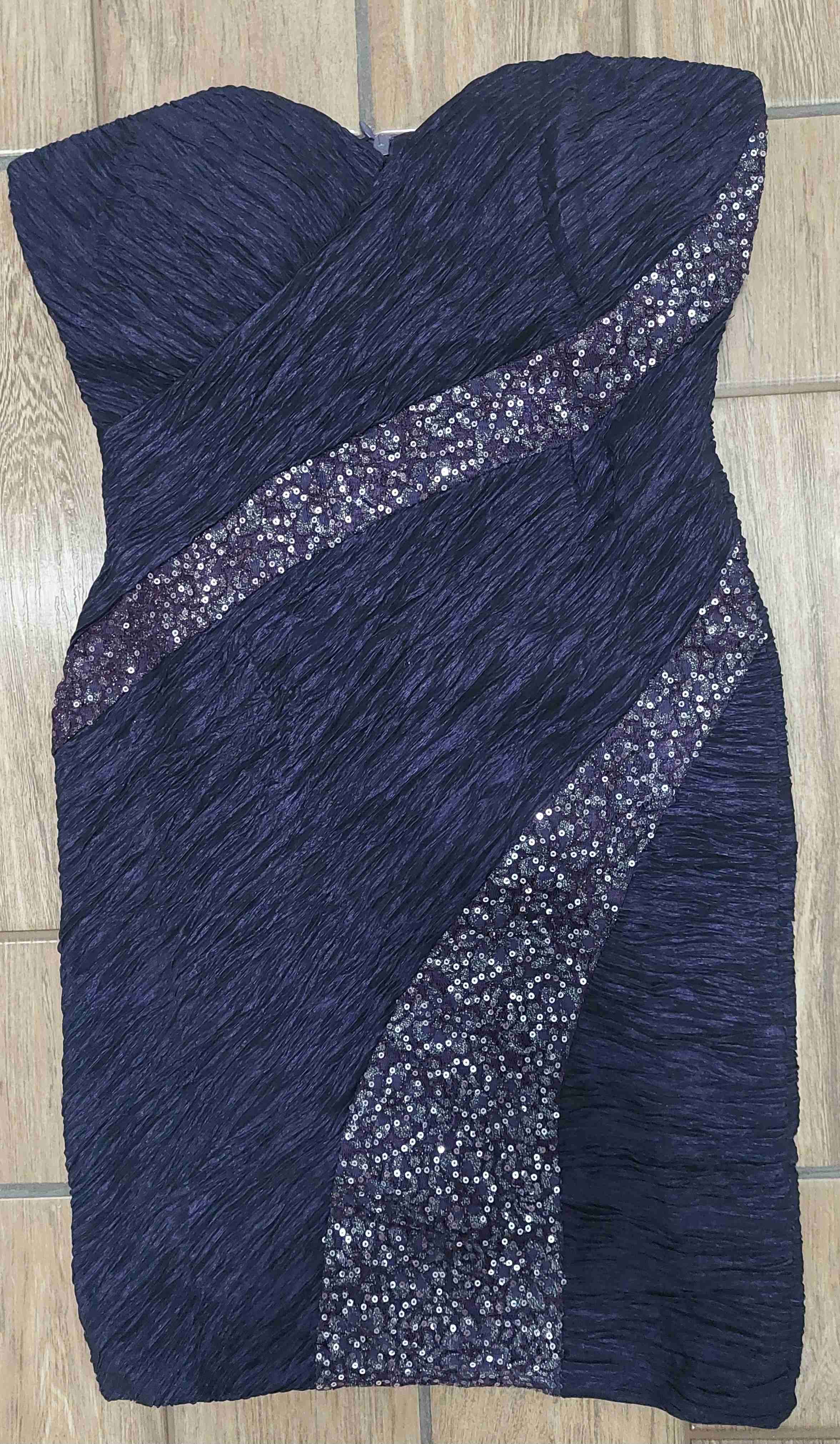 Vestido morado con lentejuelas