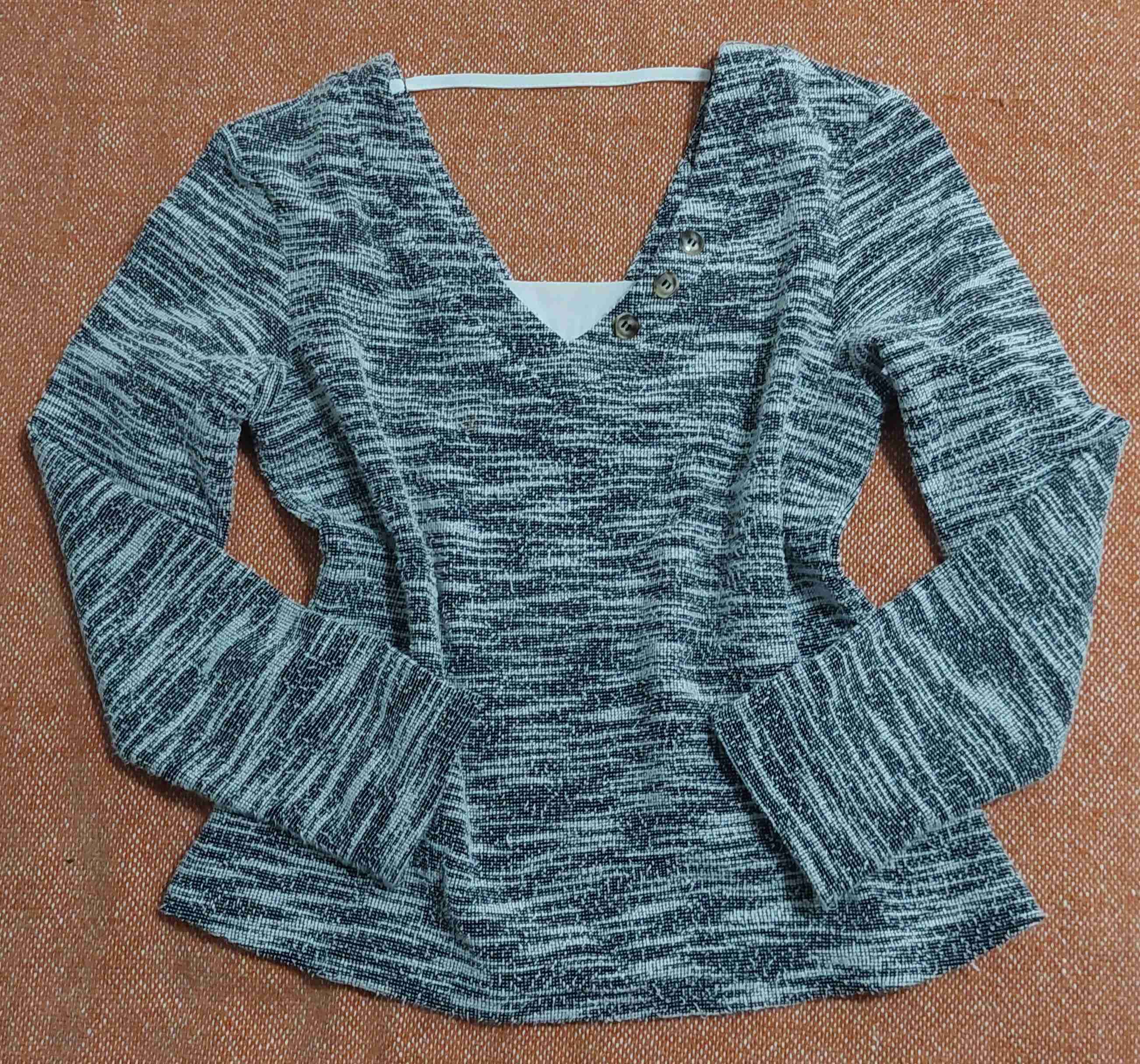 Suéter gris de punto suave - miniatura 1