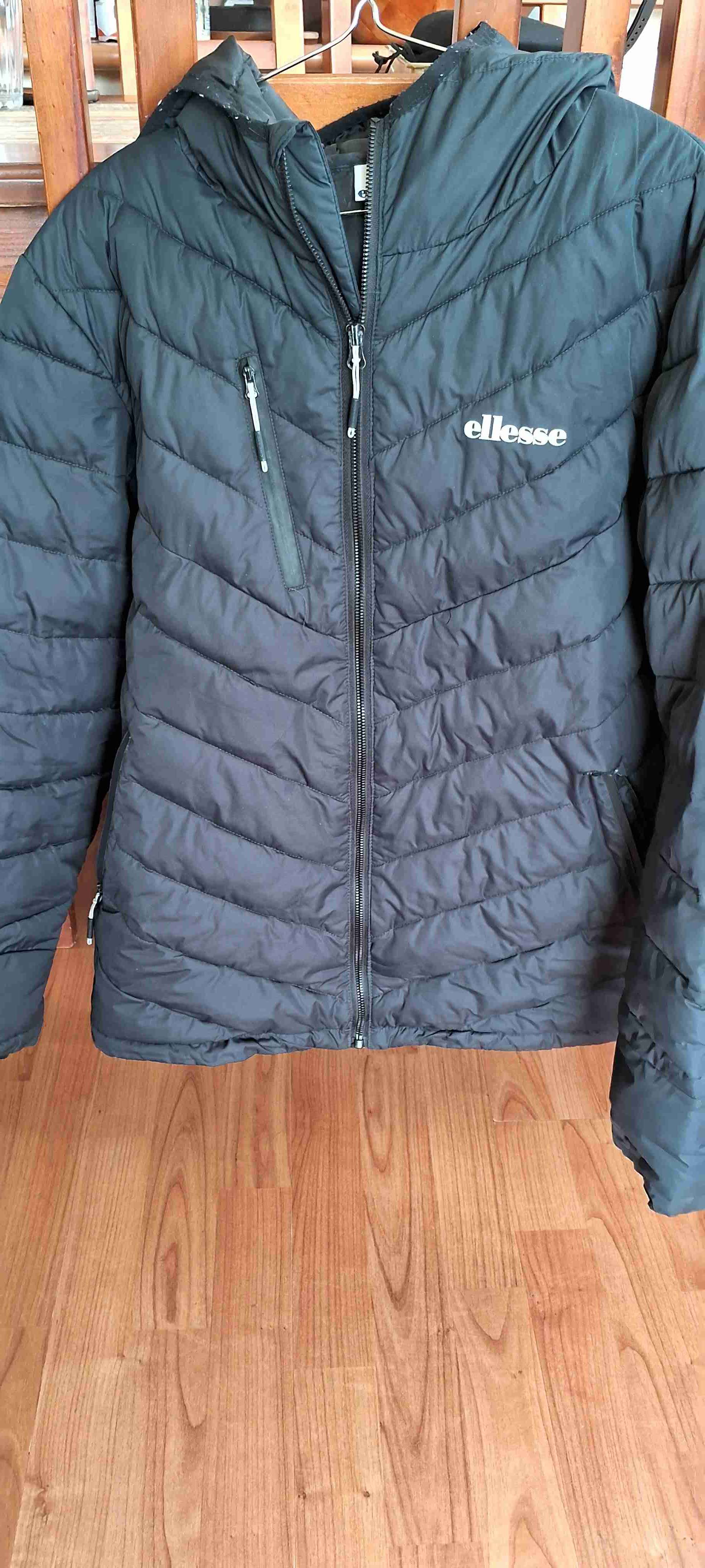 Chaqueta térmica negra Ellesse