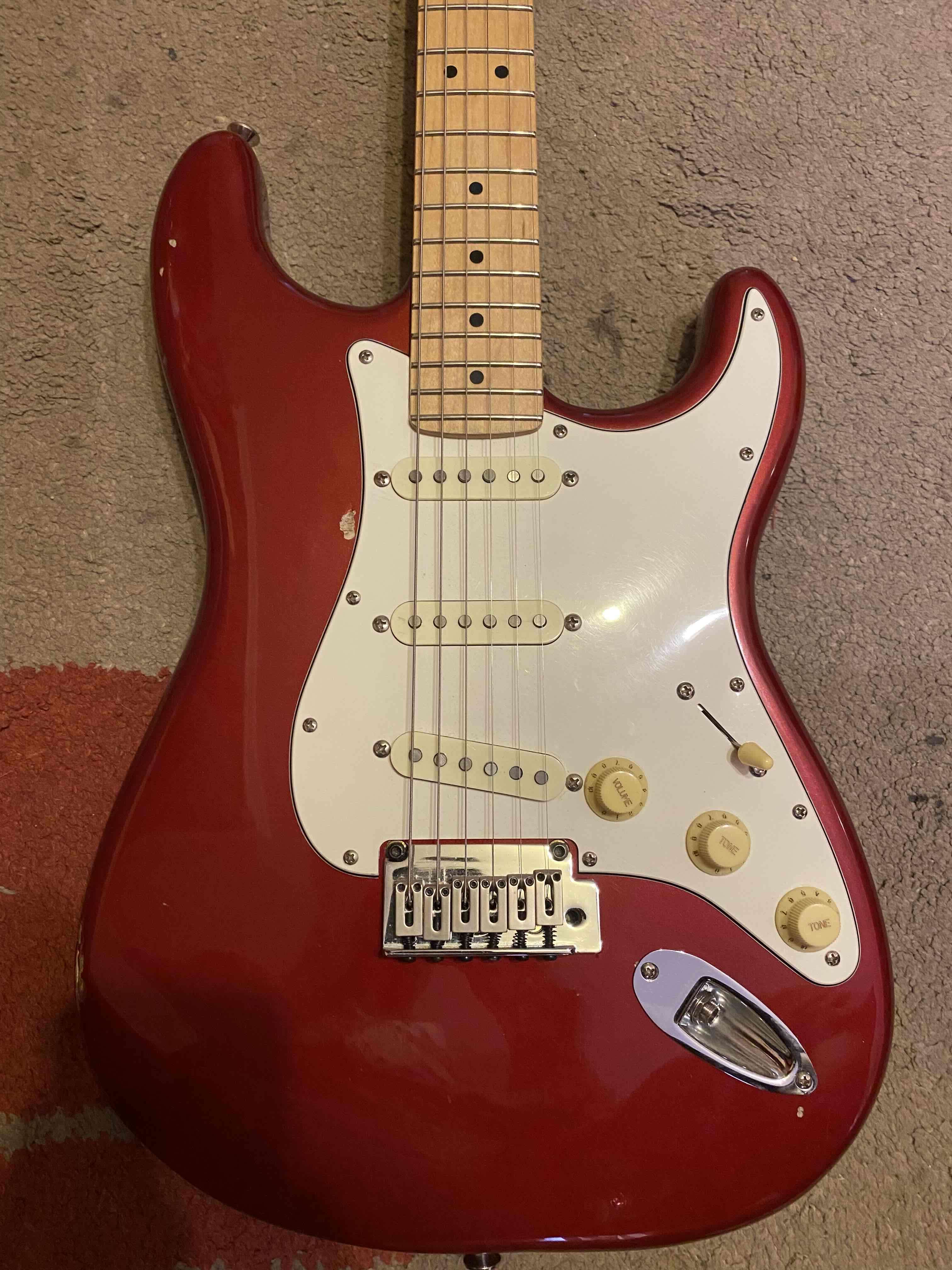 Guitarra eléctrica SQUIER STANDARD STRATOCASTER - miniatura 1