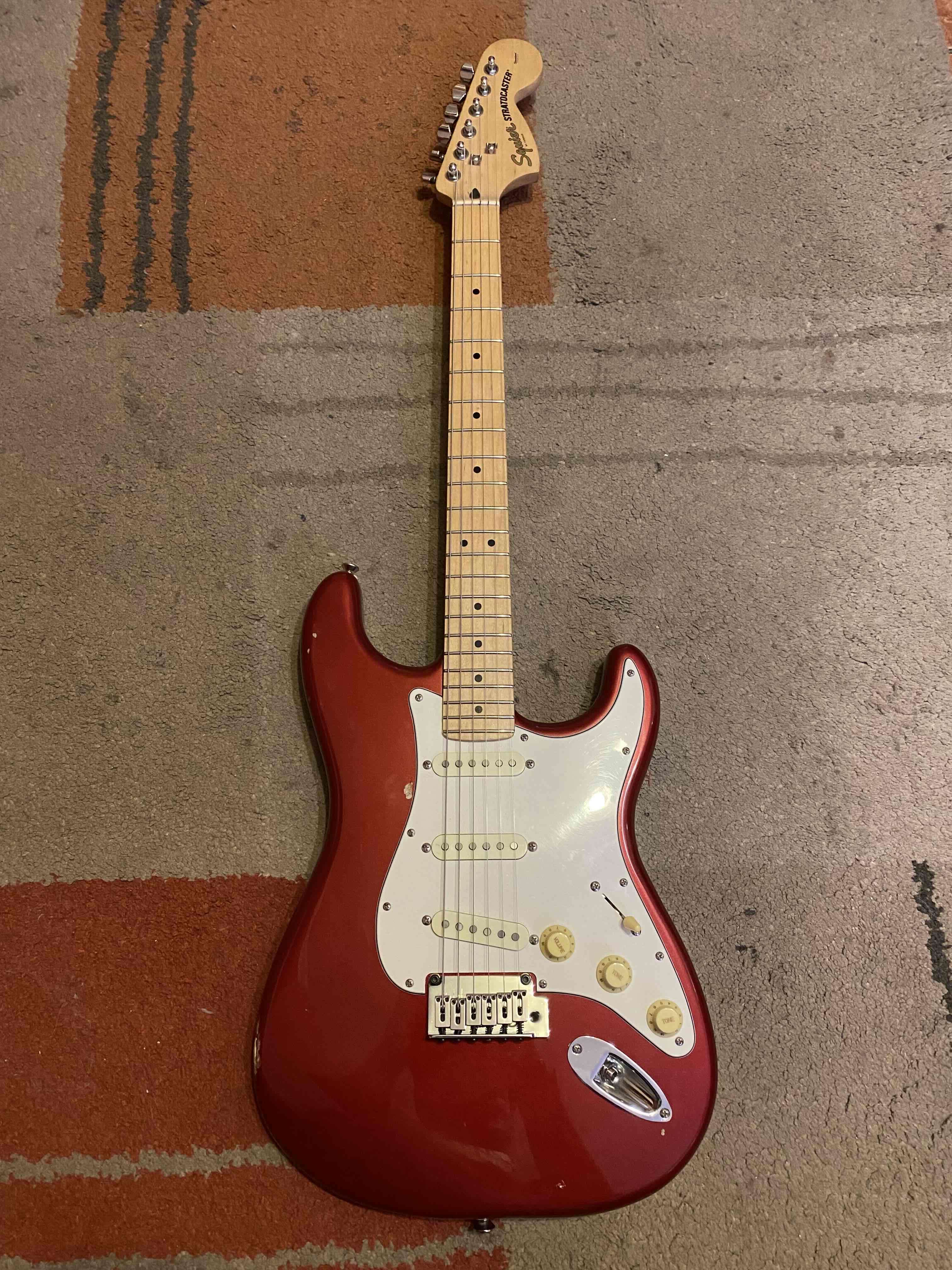 Guitarra eléctrica SQUIER STANDARD STRATOCASTER - miniatura 2