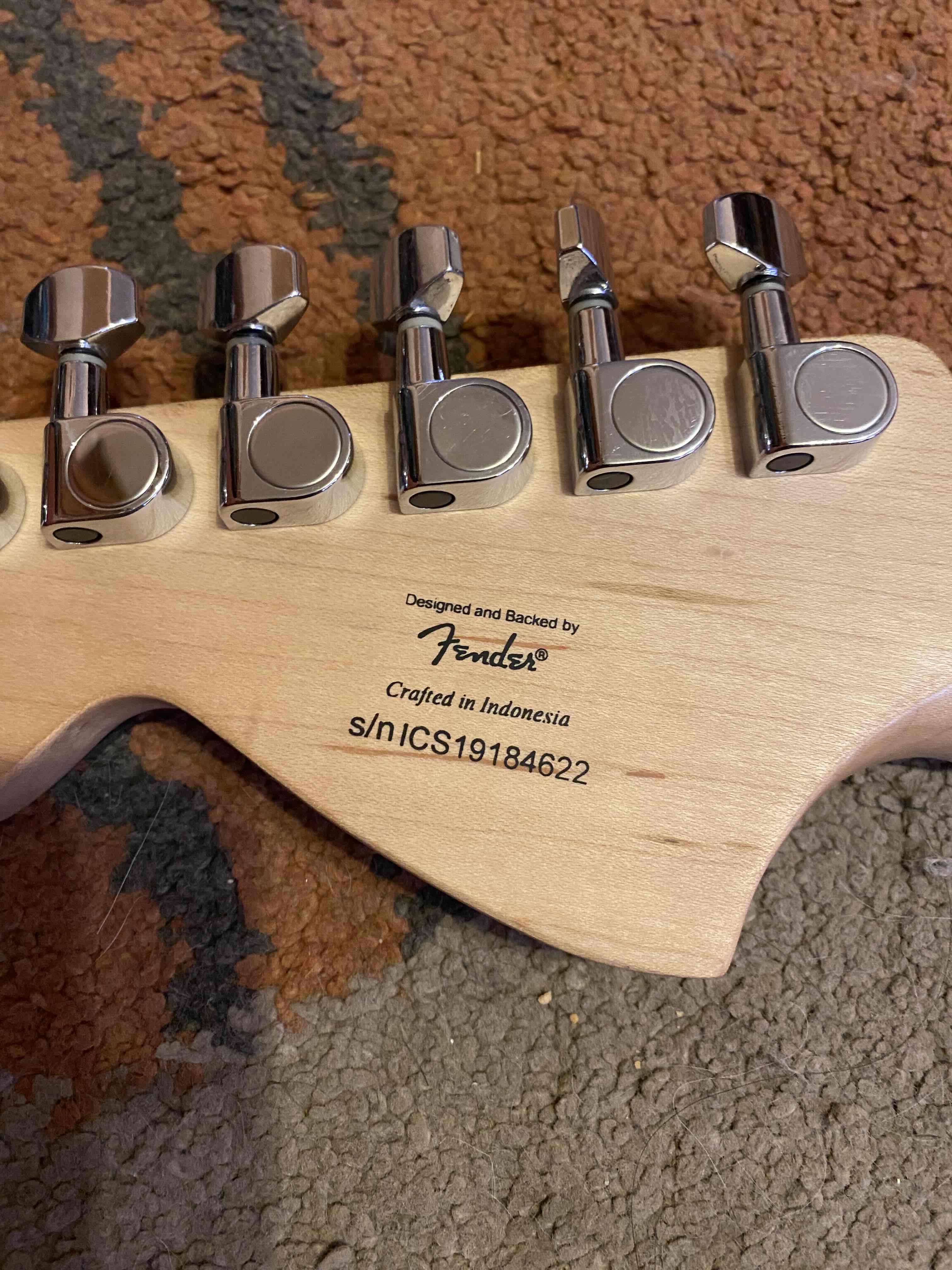 Guitarra eléctrica SQUIER STANDARD STRATOCASTER - miniatura 3