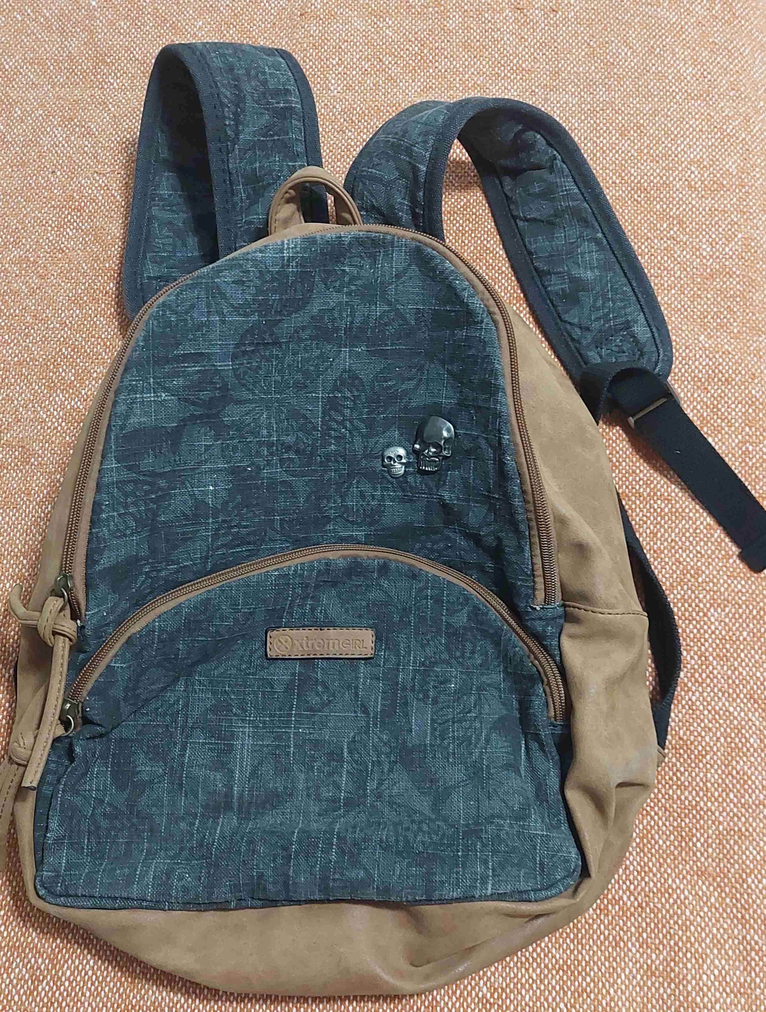 Mochila negra y café Xtrem con diseño - miniatura 1