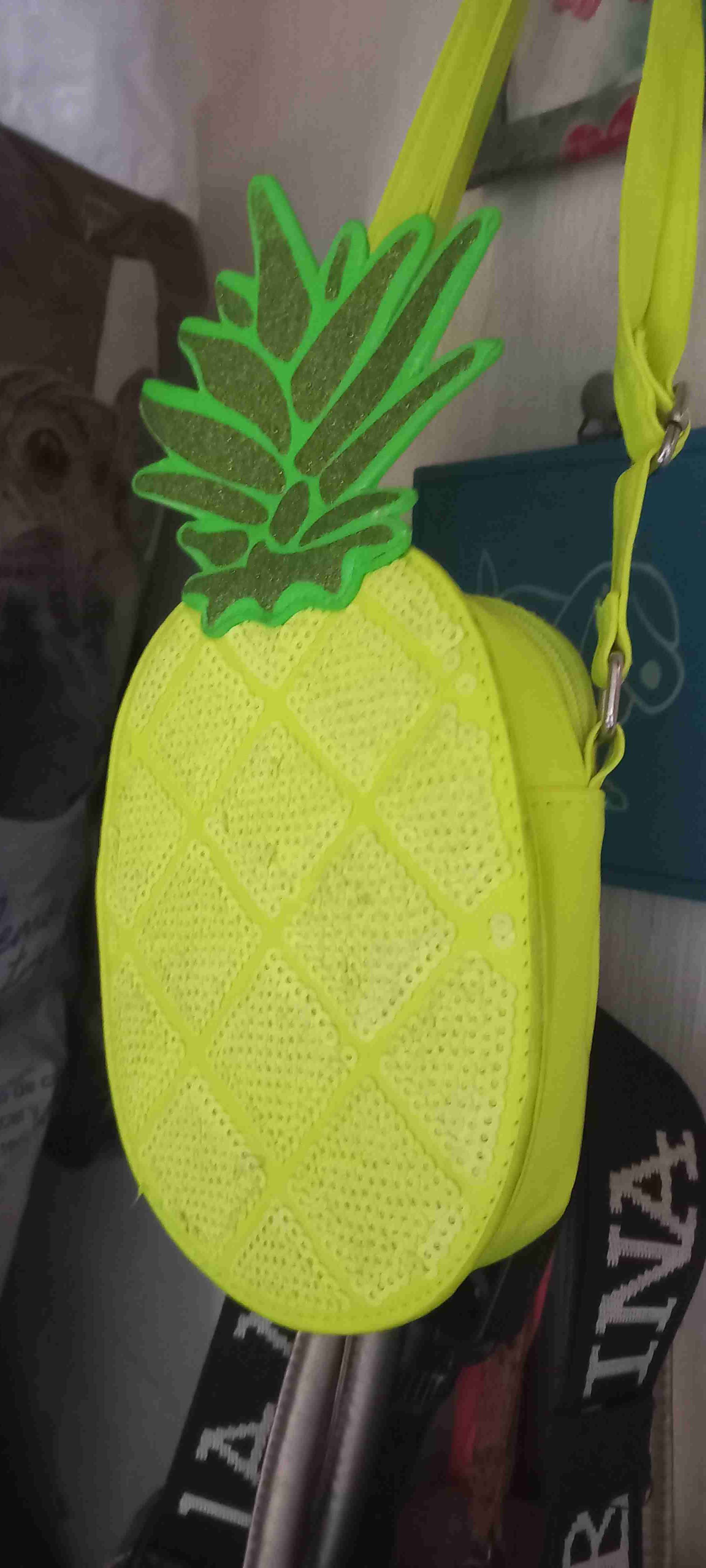 Cartera forma de piña amarilla  marca justice
