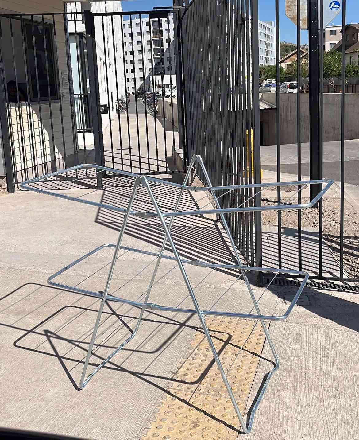 Tendedero plegable de metal - miniatura 5