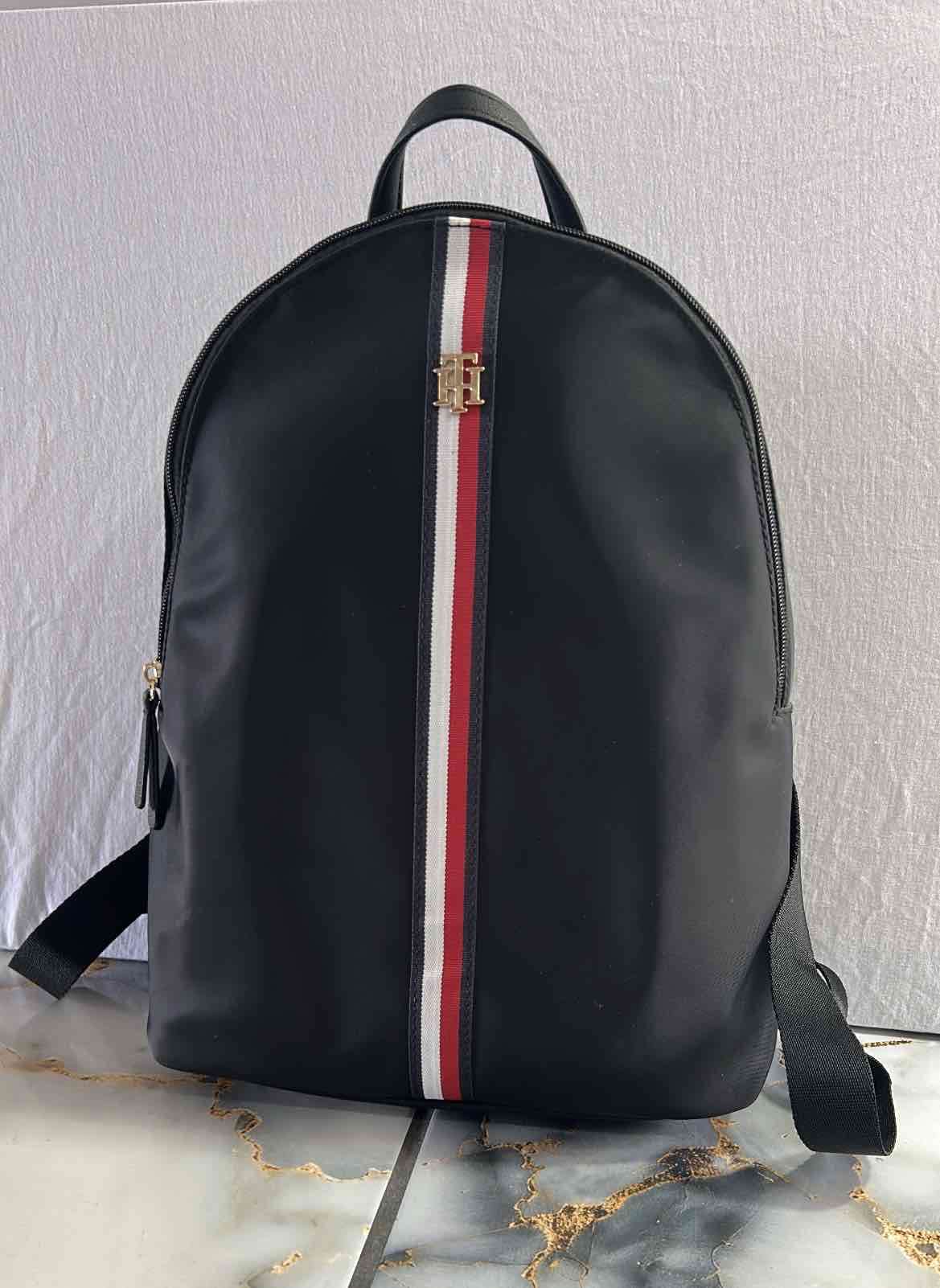 Mochila negra Tommy
