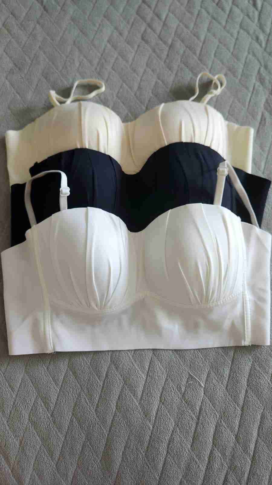 Set de tres bralettes blancos y negros - miniatura 1