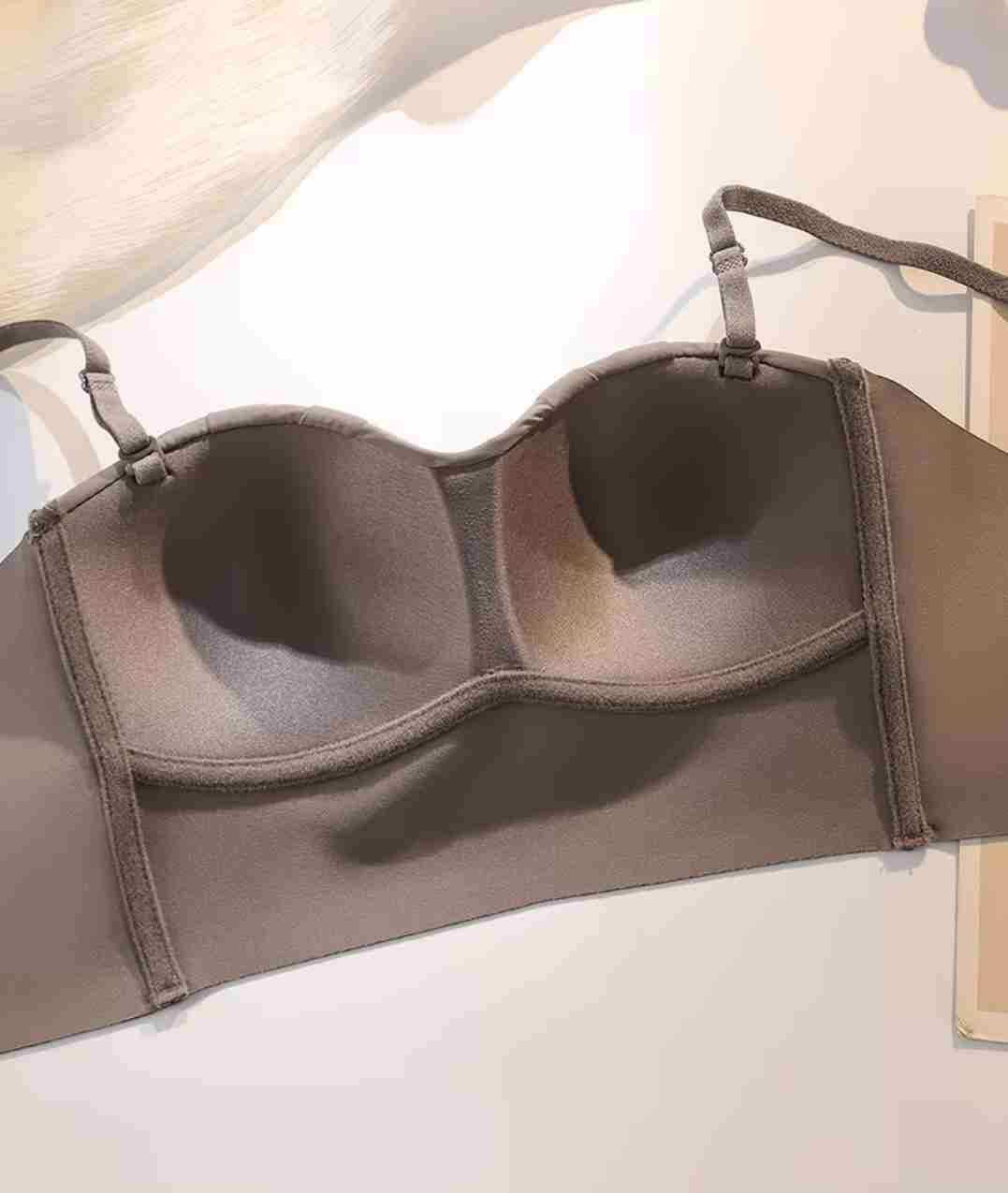 Set de tres bralettes blancos y negros - miniatura 3