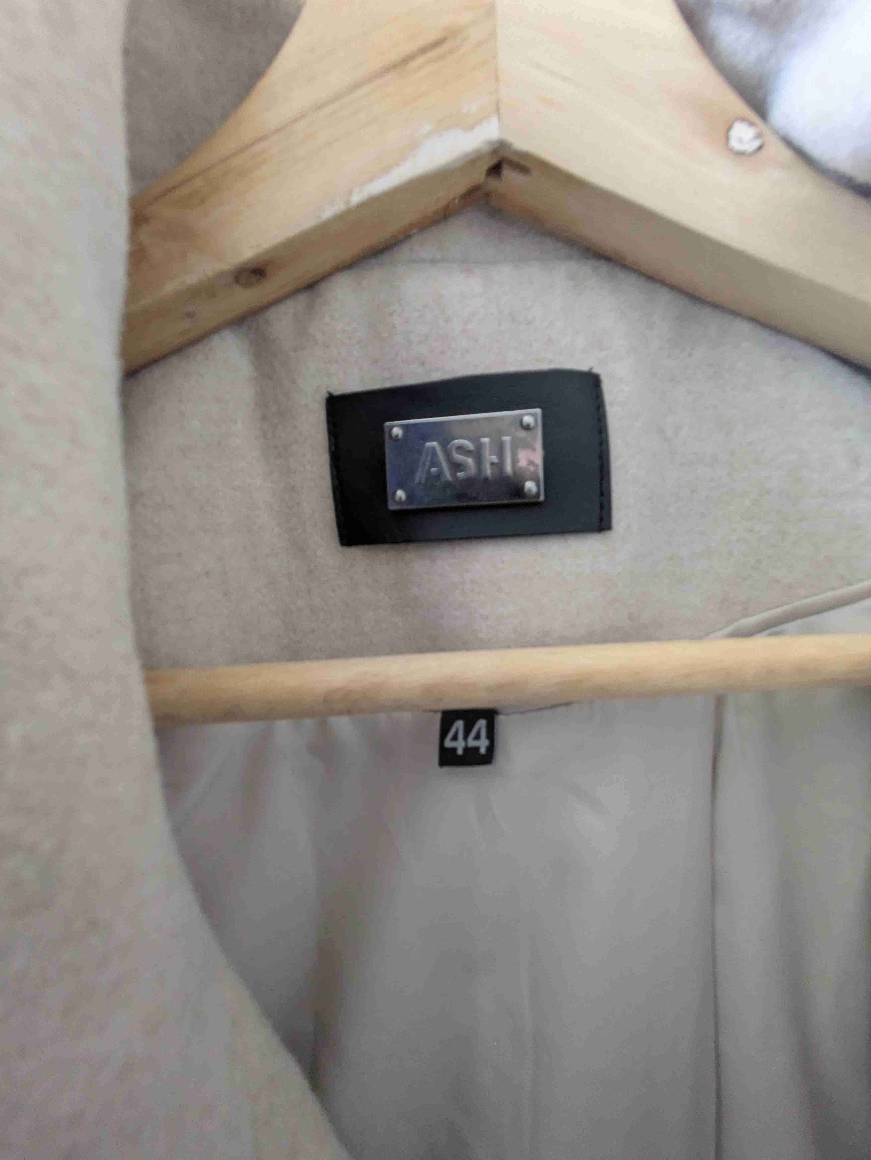 Abrigo beige con bolsillos - miniatura 2