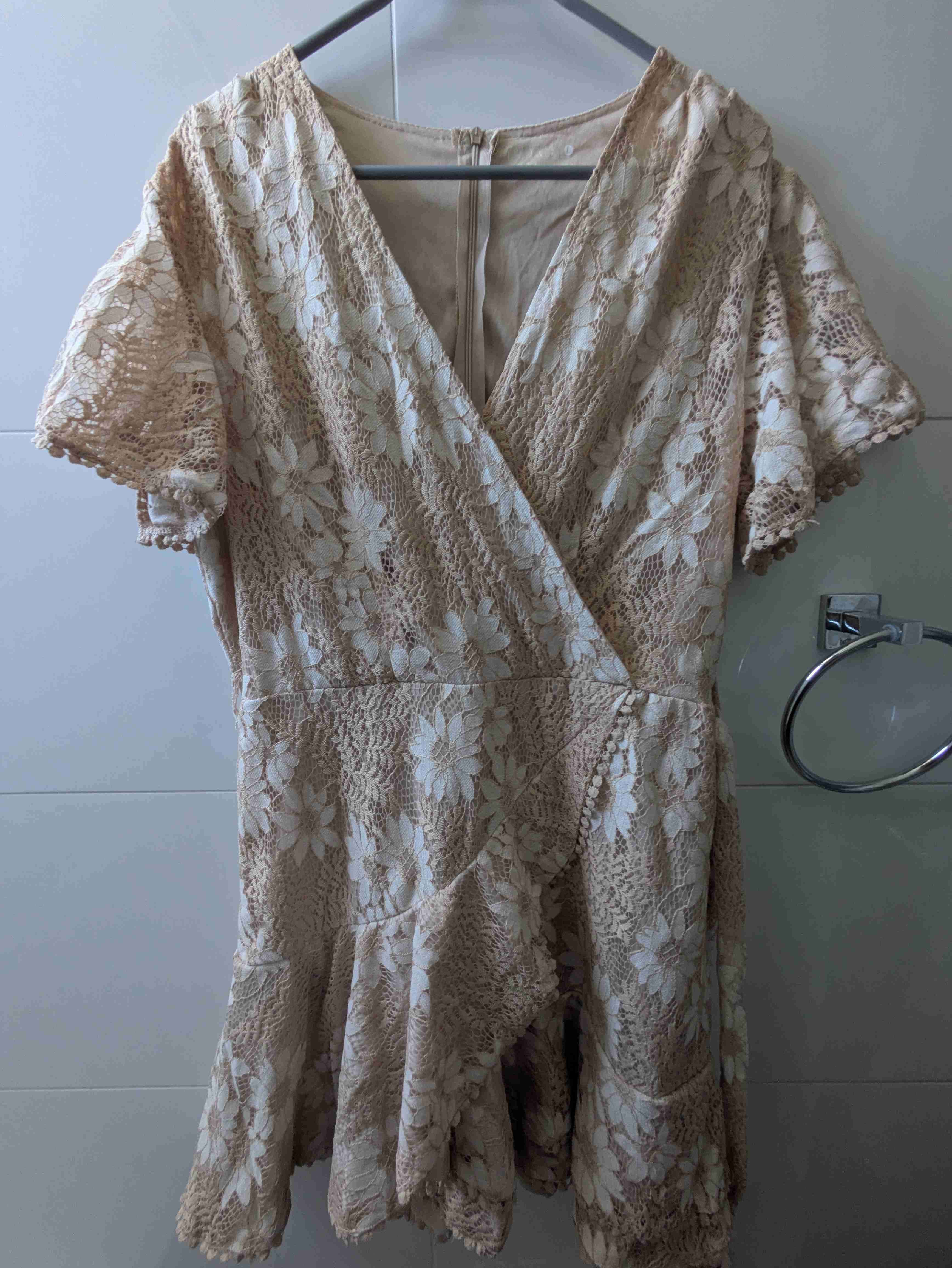 Vestido de encaje beige floral - miniatura 1