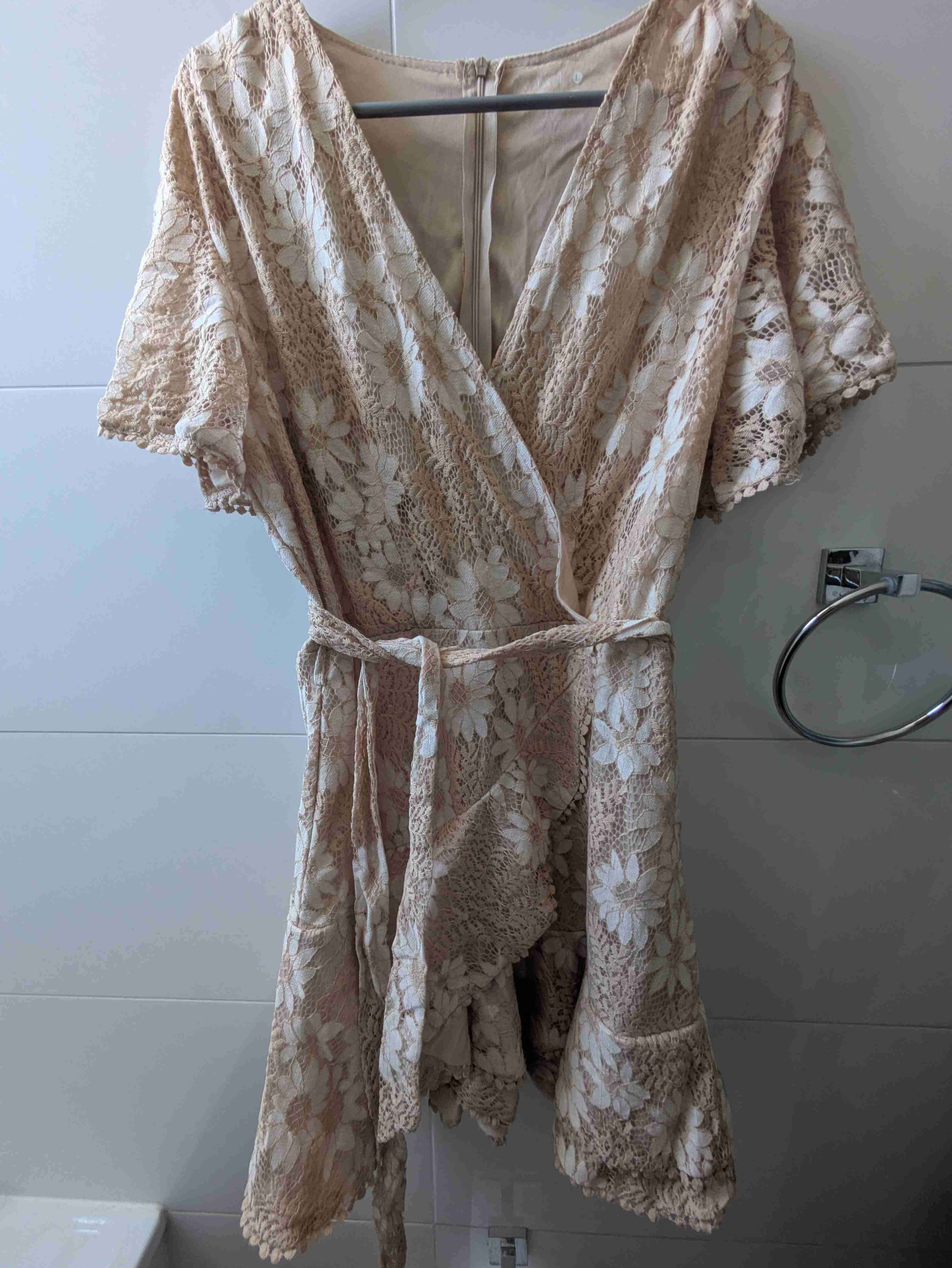 Vestido de encaje beige floral - miniatura 2