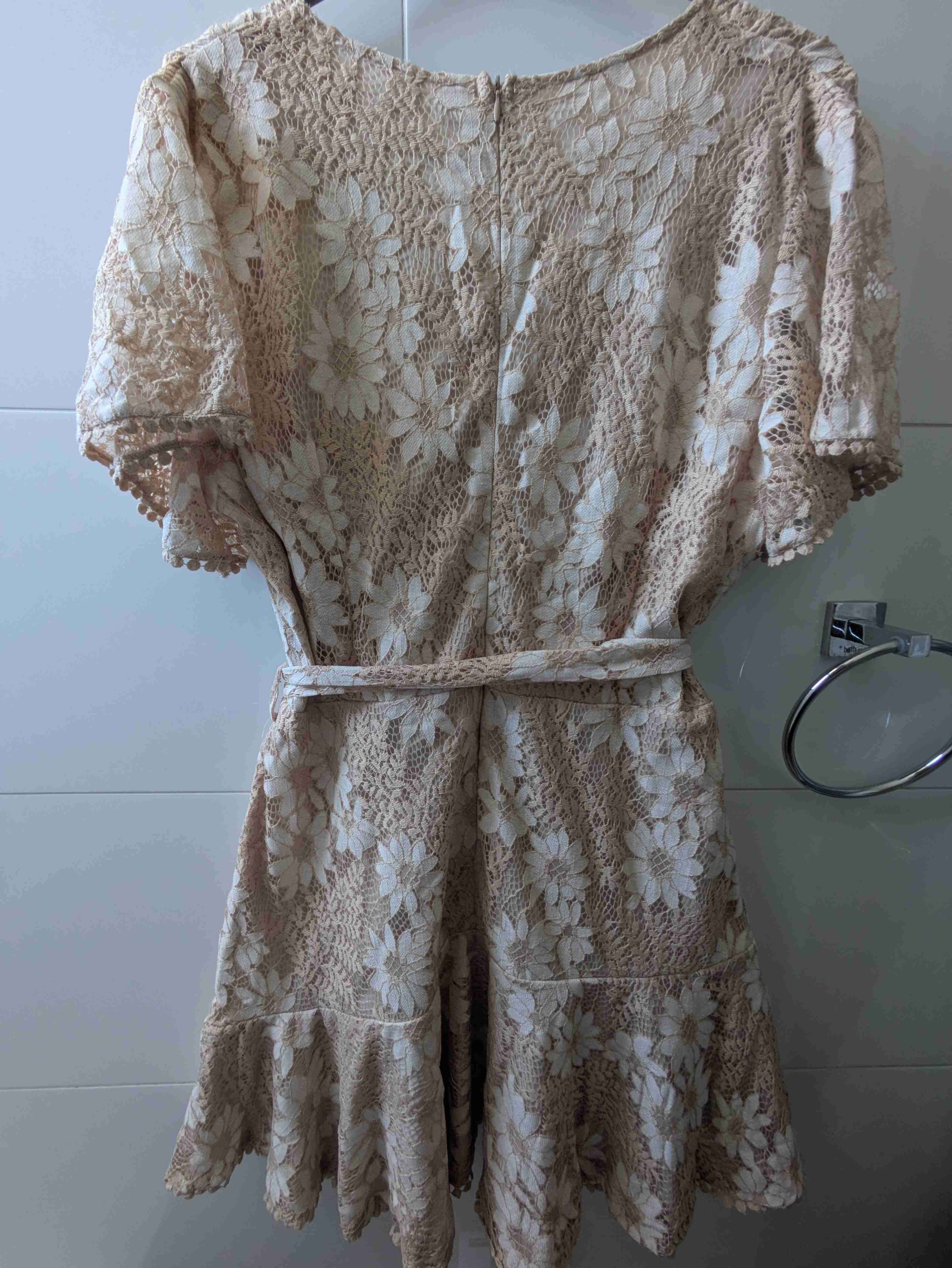 Vestido de encaje beige floral - miniatura 4