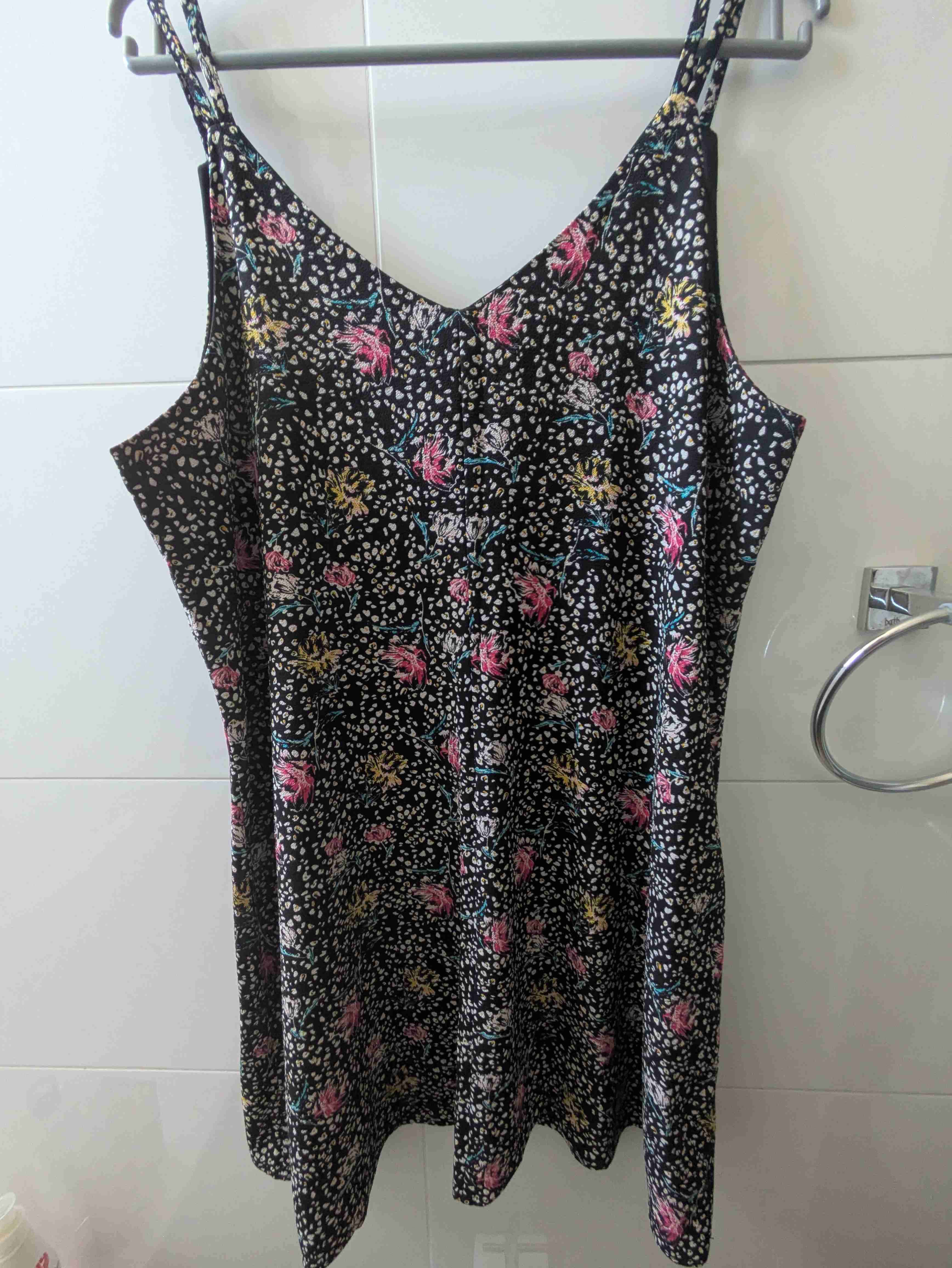 Vestido floreado negro - miniatura 2