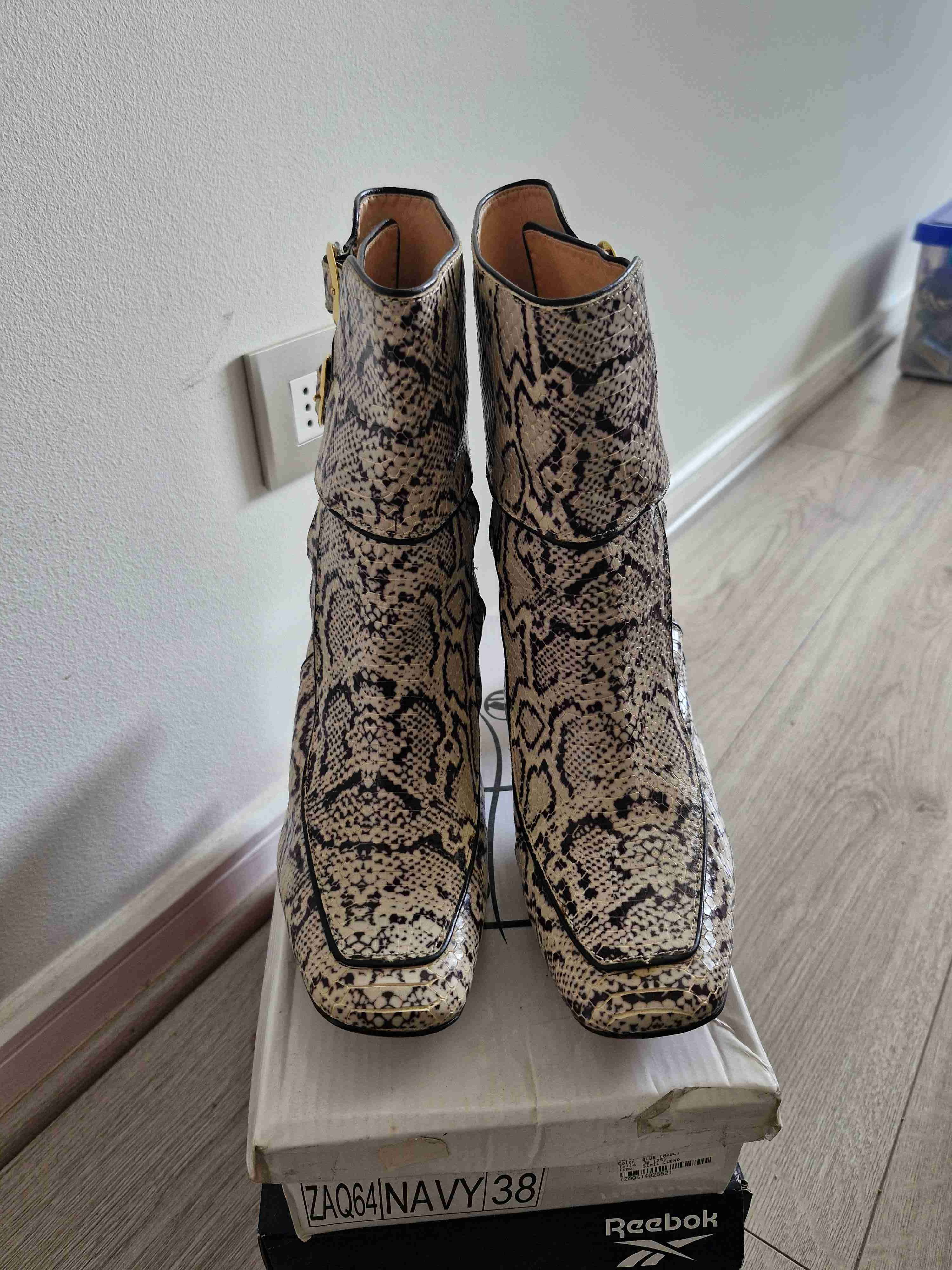 Botines de cuero tipo serpiente con hebillas - miniatura 2