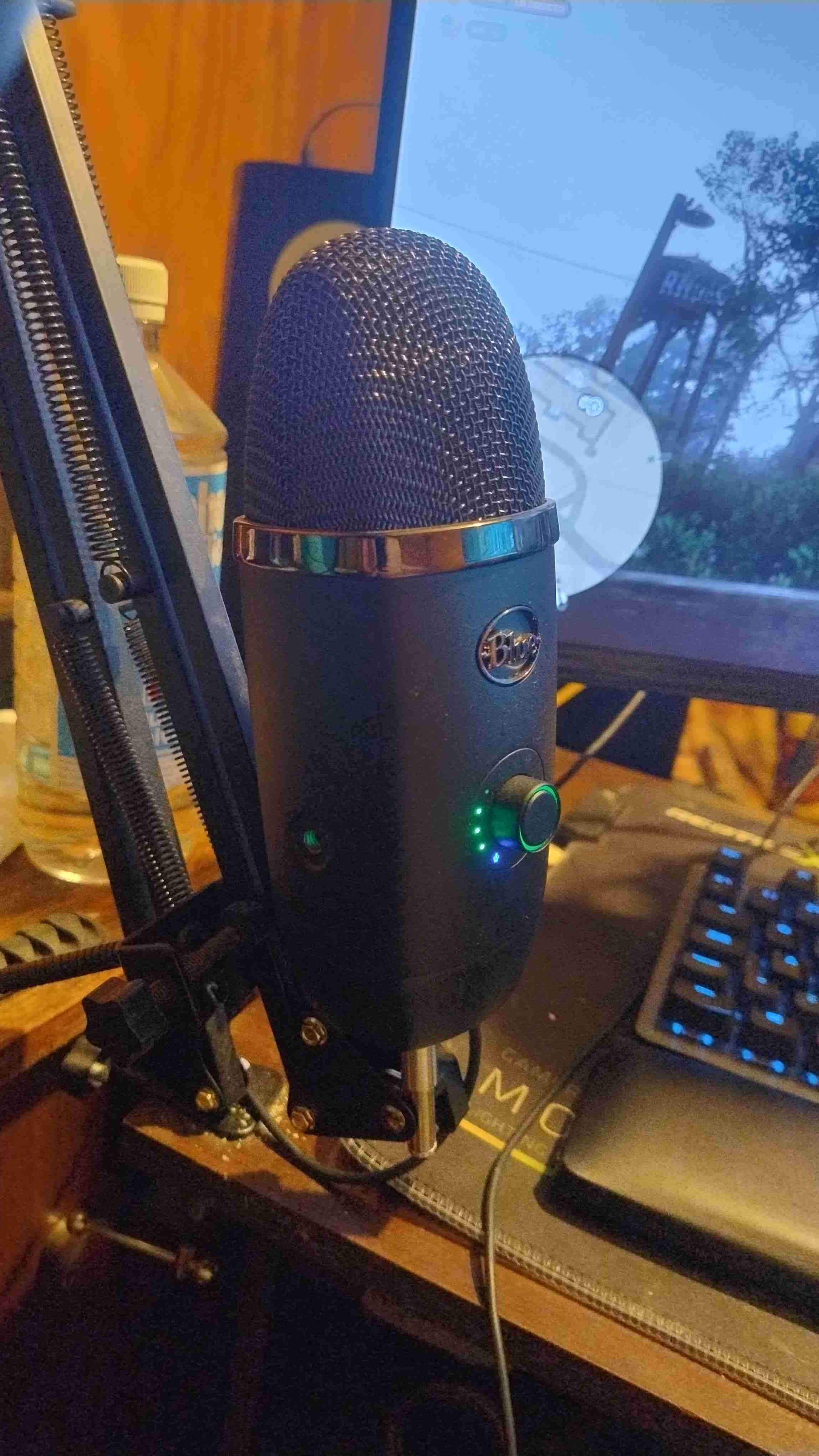 PC Gamer con 2 monitores con todos sus perisferico - miniatura 4