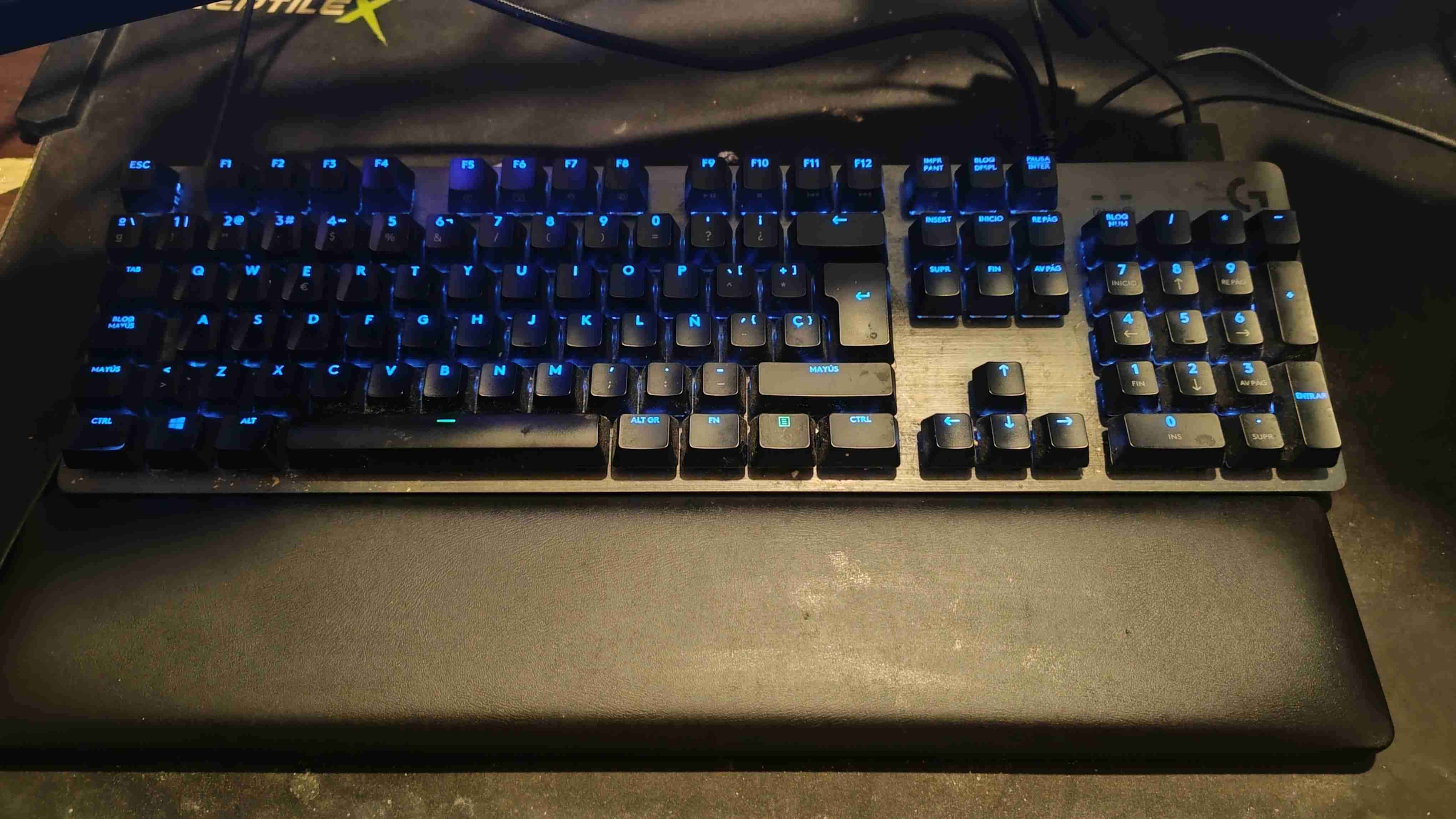 PC Gamer con 2 monitores con todos sus perisferico - miniatura 5