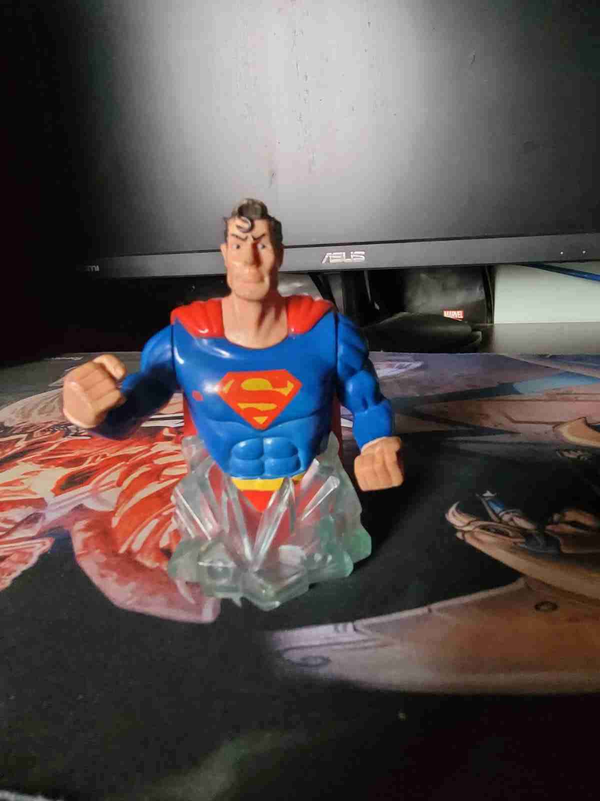 Superman con luces (sin pilas) - miniatura 3