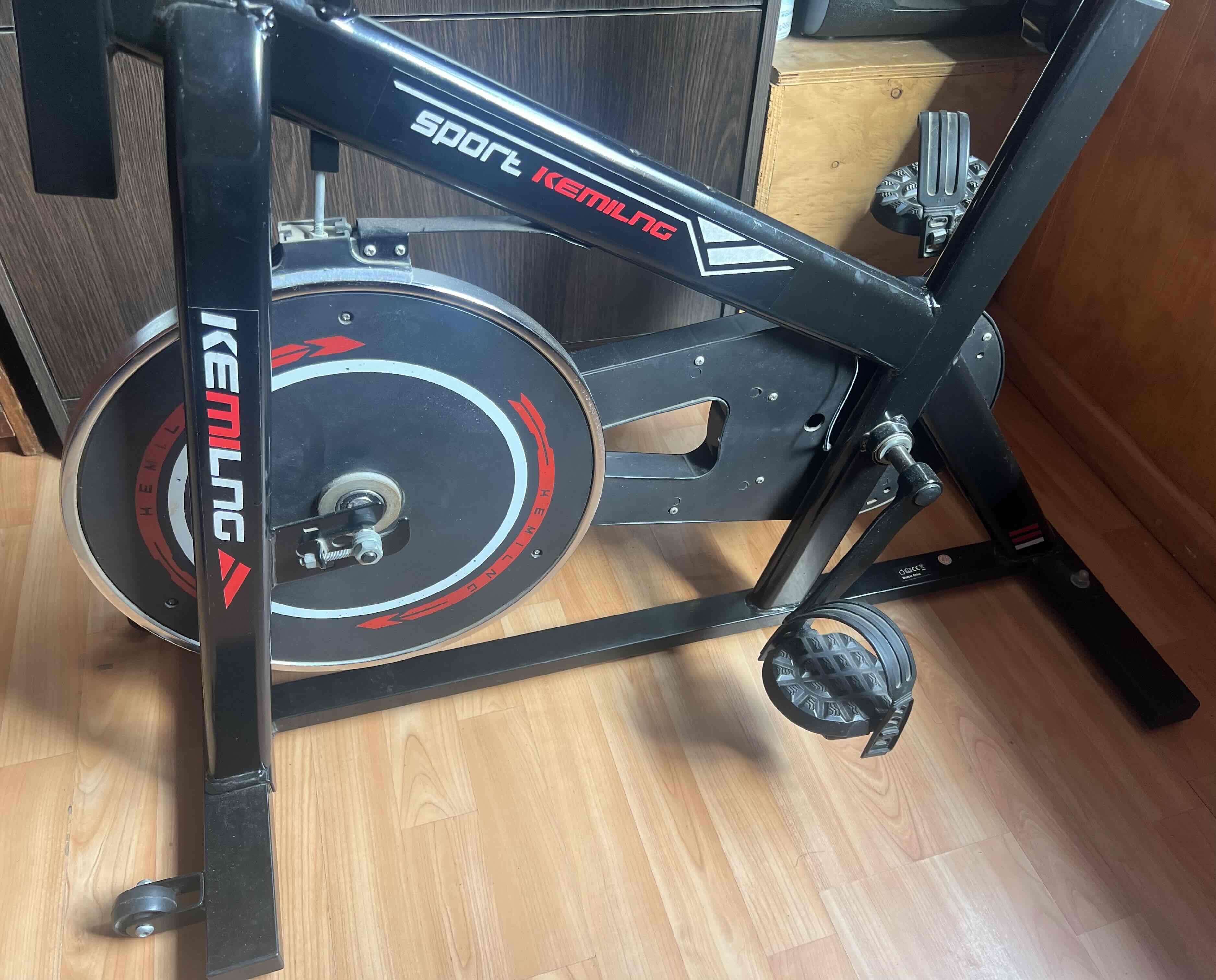 Bicicleta estática negra y roja - miniatura 2