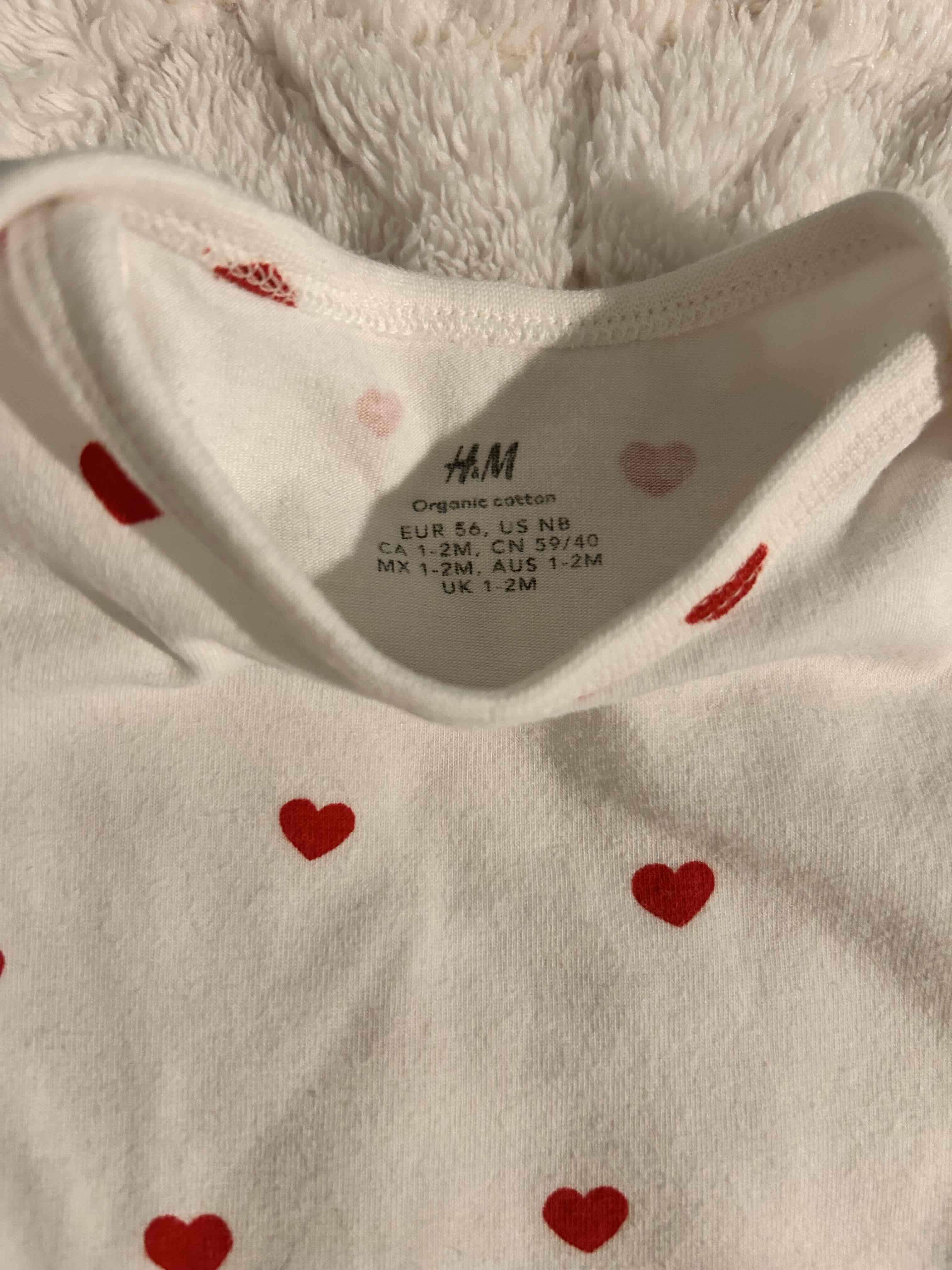 Conjunto bebé corazones rojos - miniatura 2