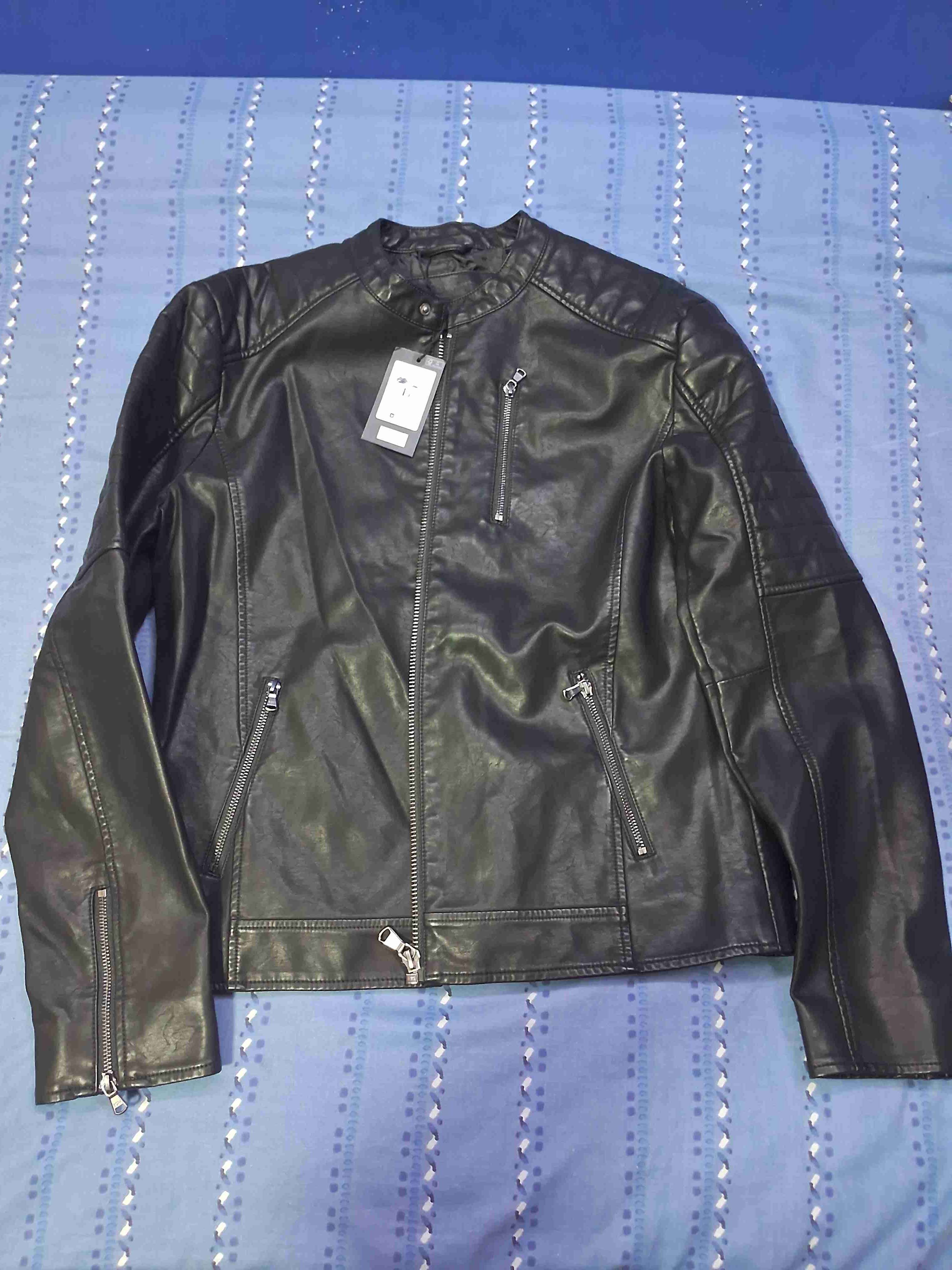 Chaqueta de cuero negra nueva