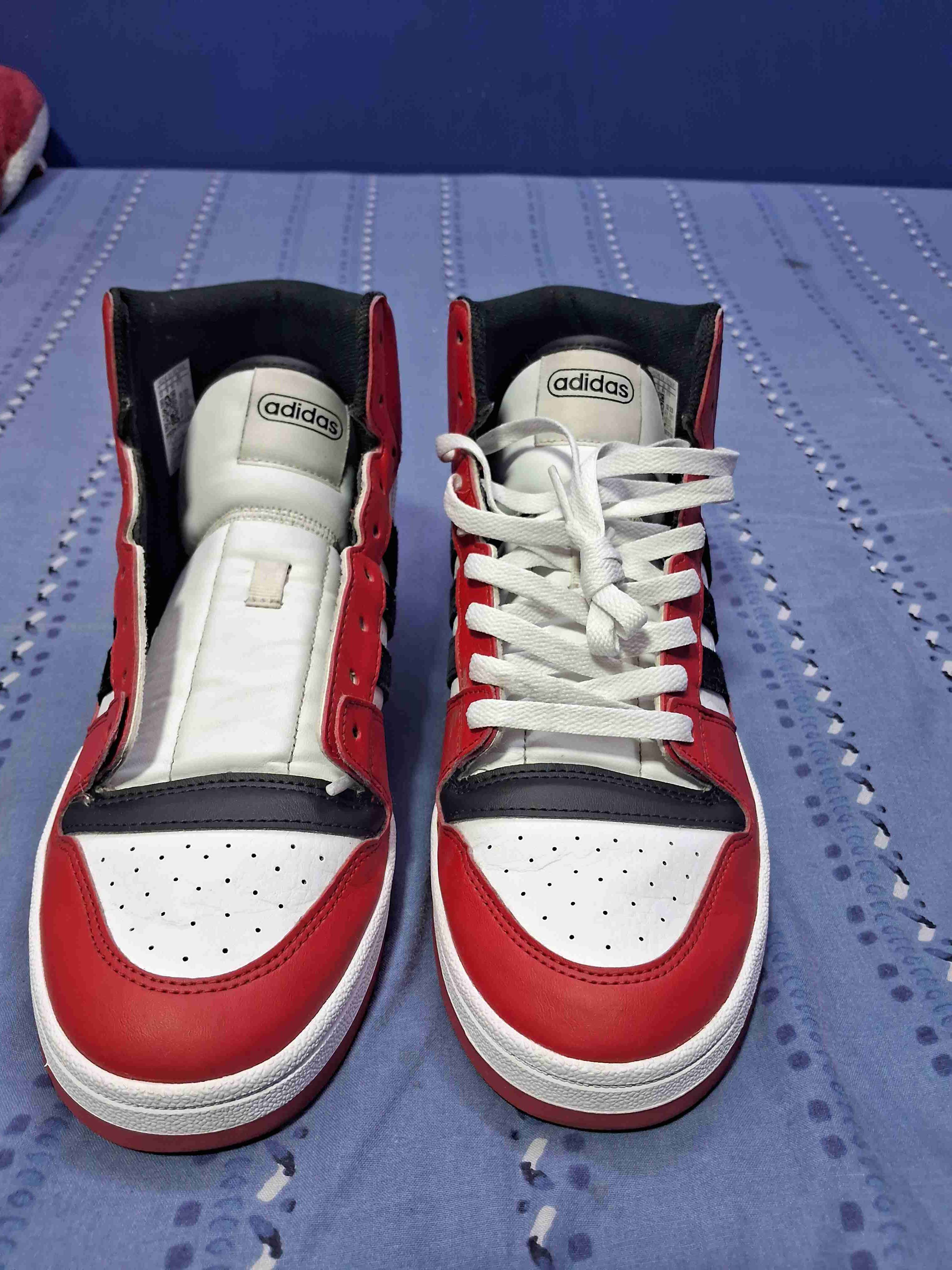 Zapatillas Adidas rojas y blancas - miniatura 1