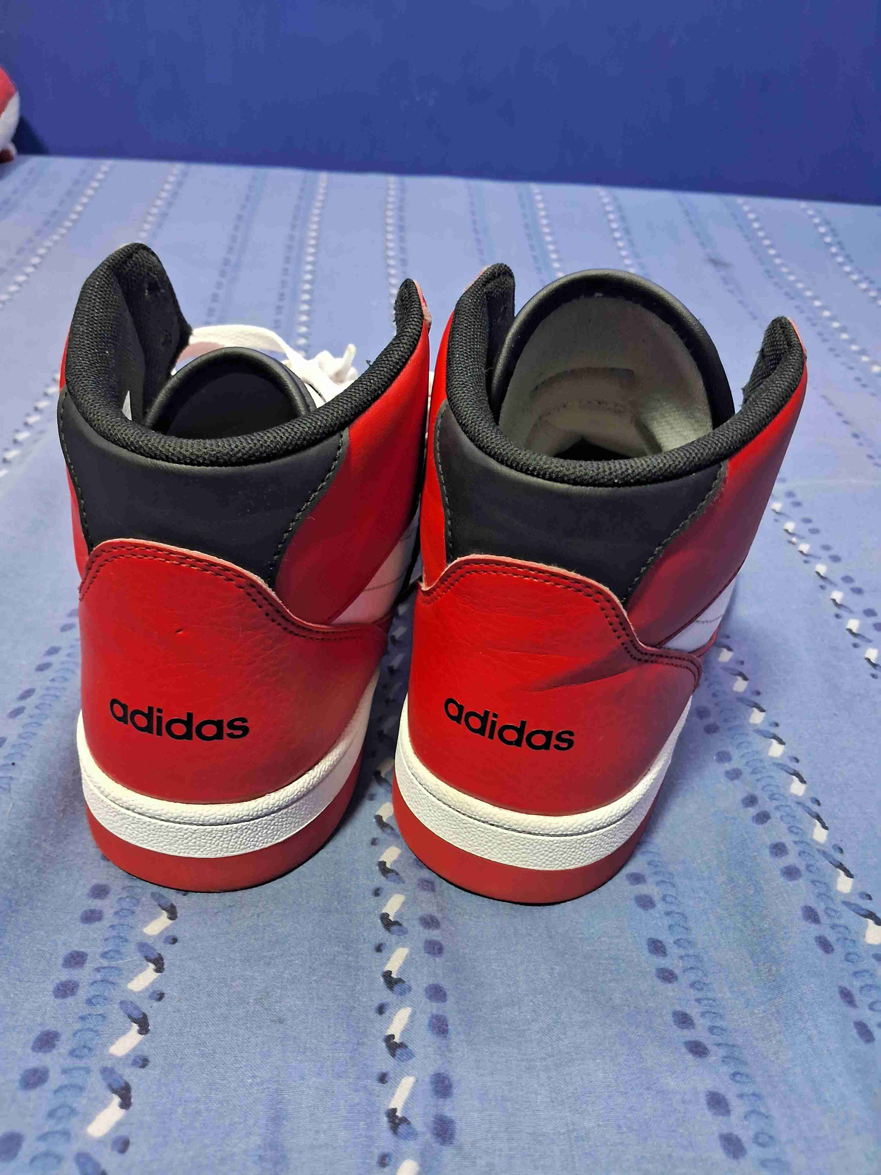 Zapatillas Adidas rojas y blancas - miniatura 3