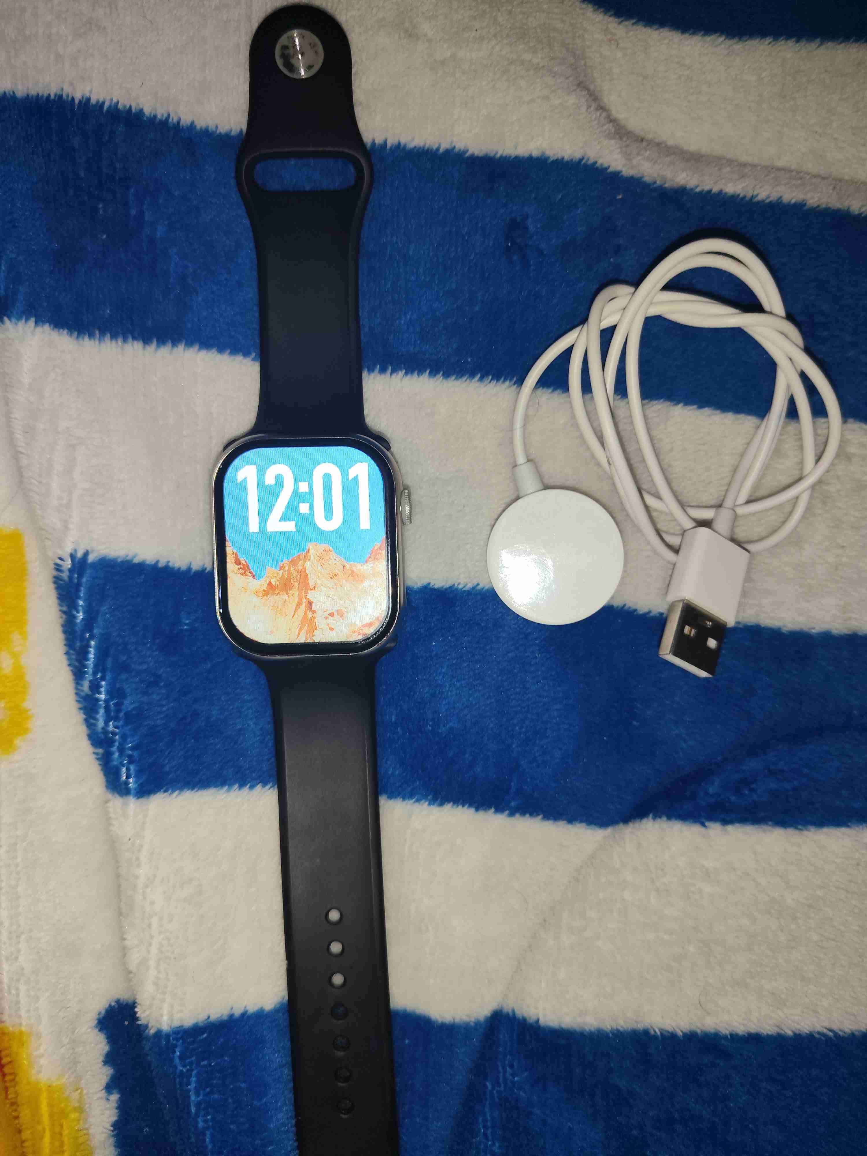 Smartwatch negro con cargador - miniatura 1