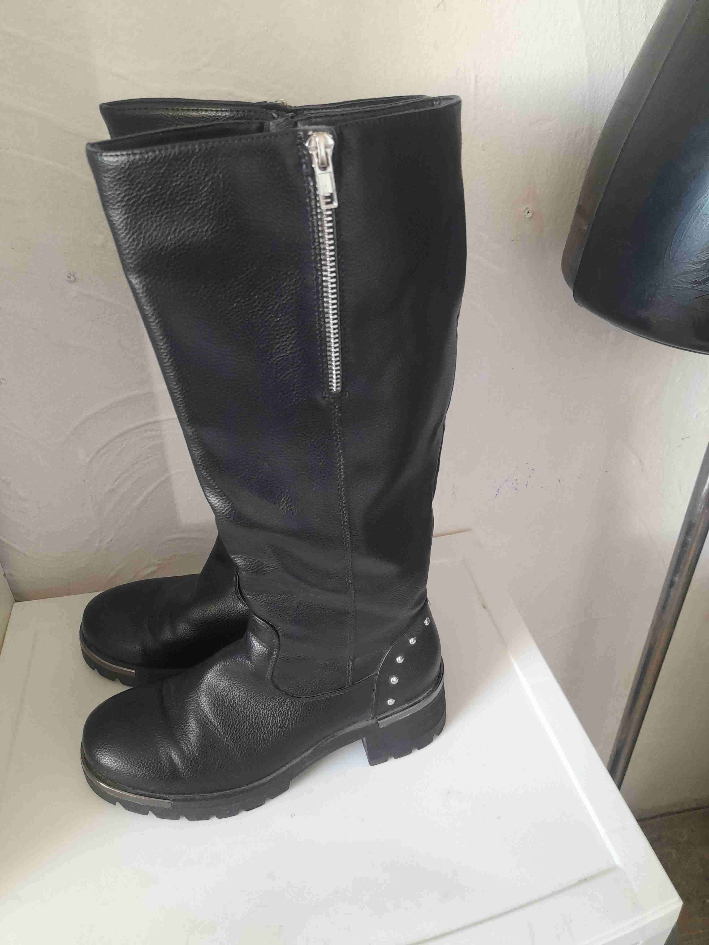 Botas negras con tachas - miniatura 4