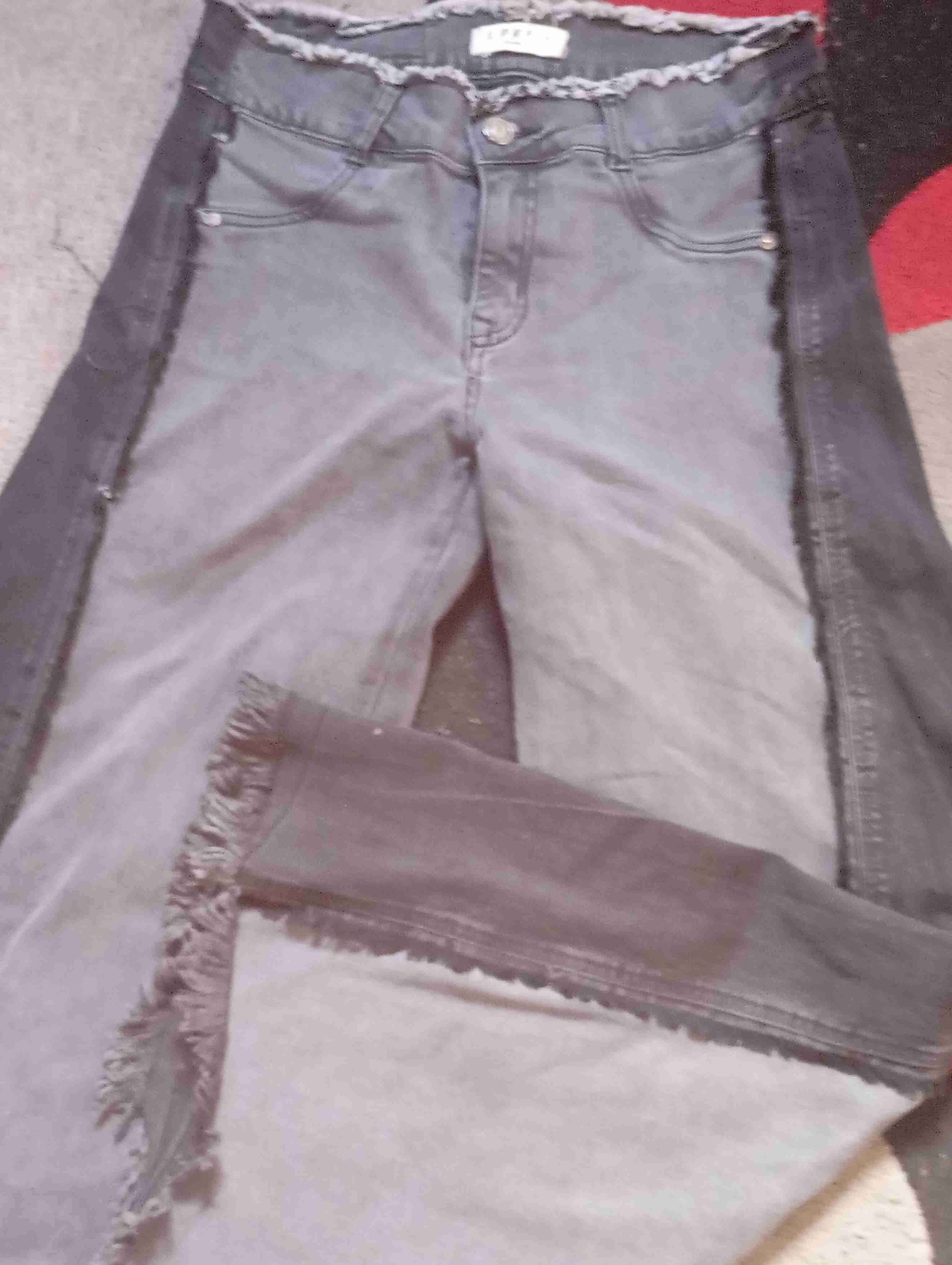 Chaqueta azul con capucha - miniatura 2