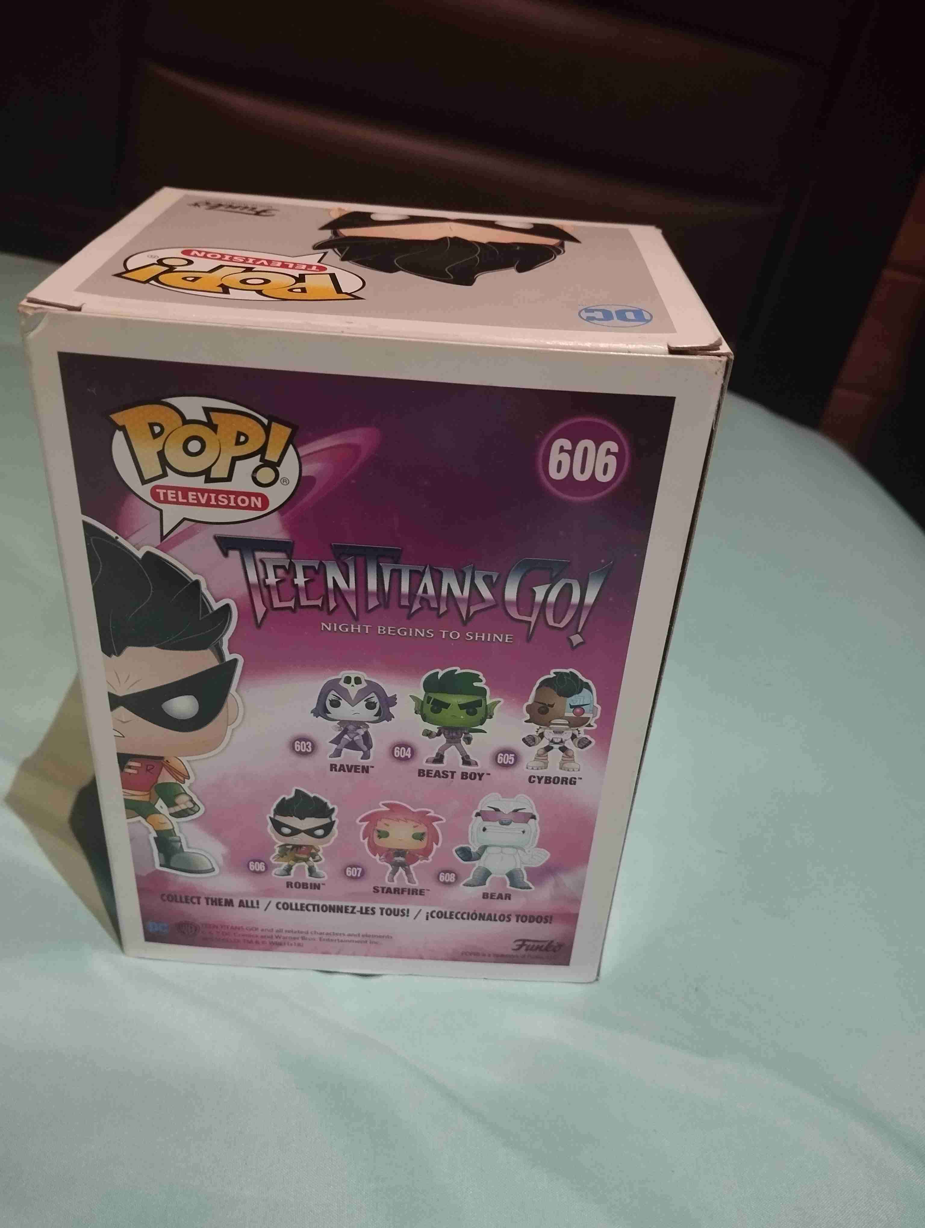 Figura Funko Pop Robin Jóvenes Titanes - miniatura 2