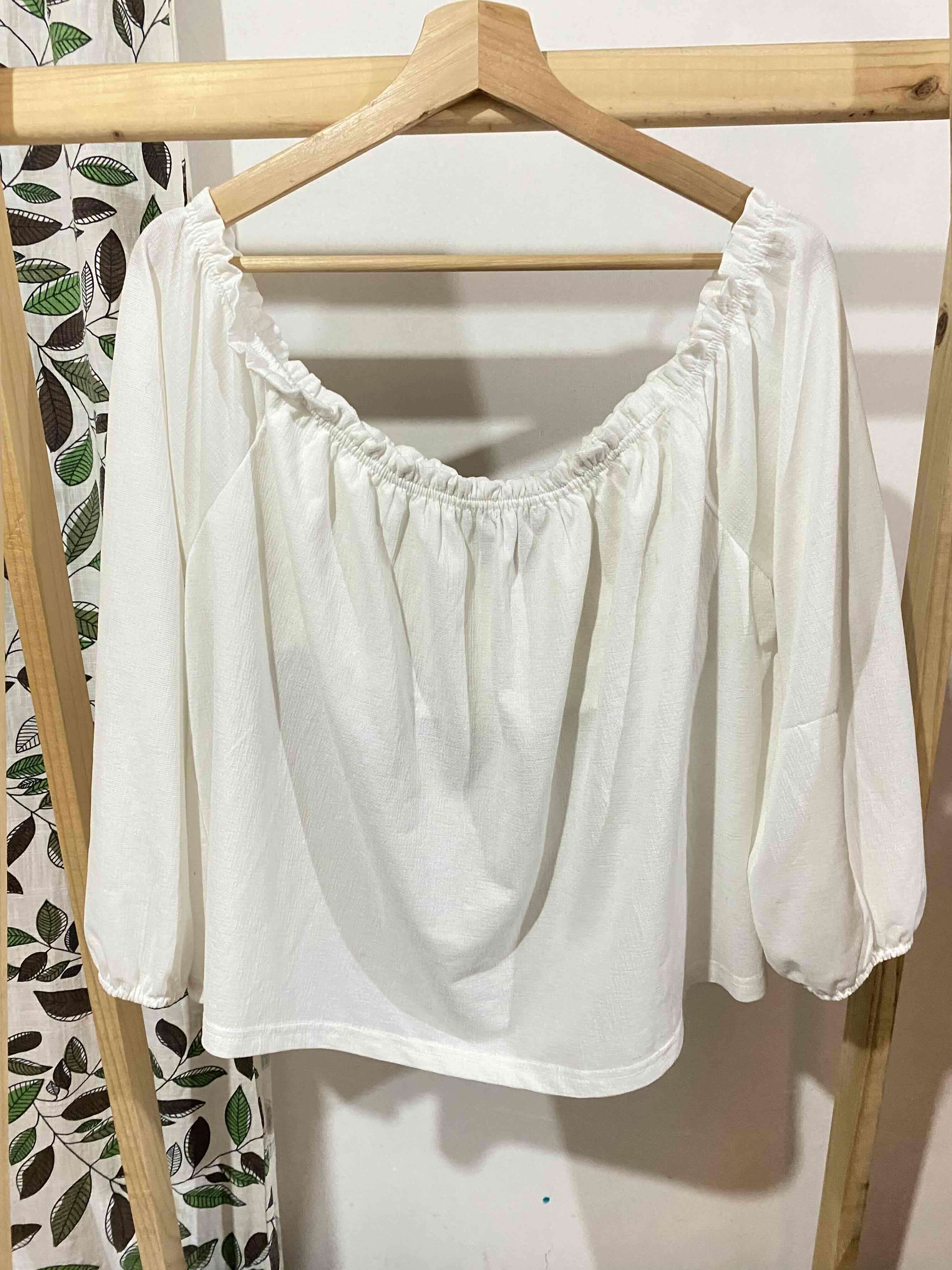 Blusa blanca de hombros descubiertos - miniatura 1