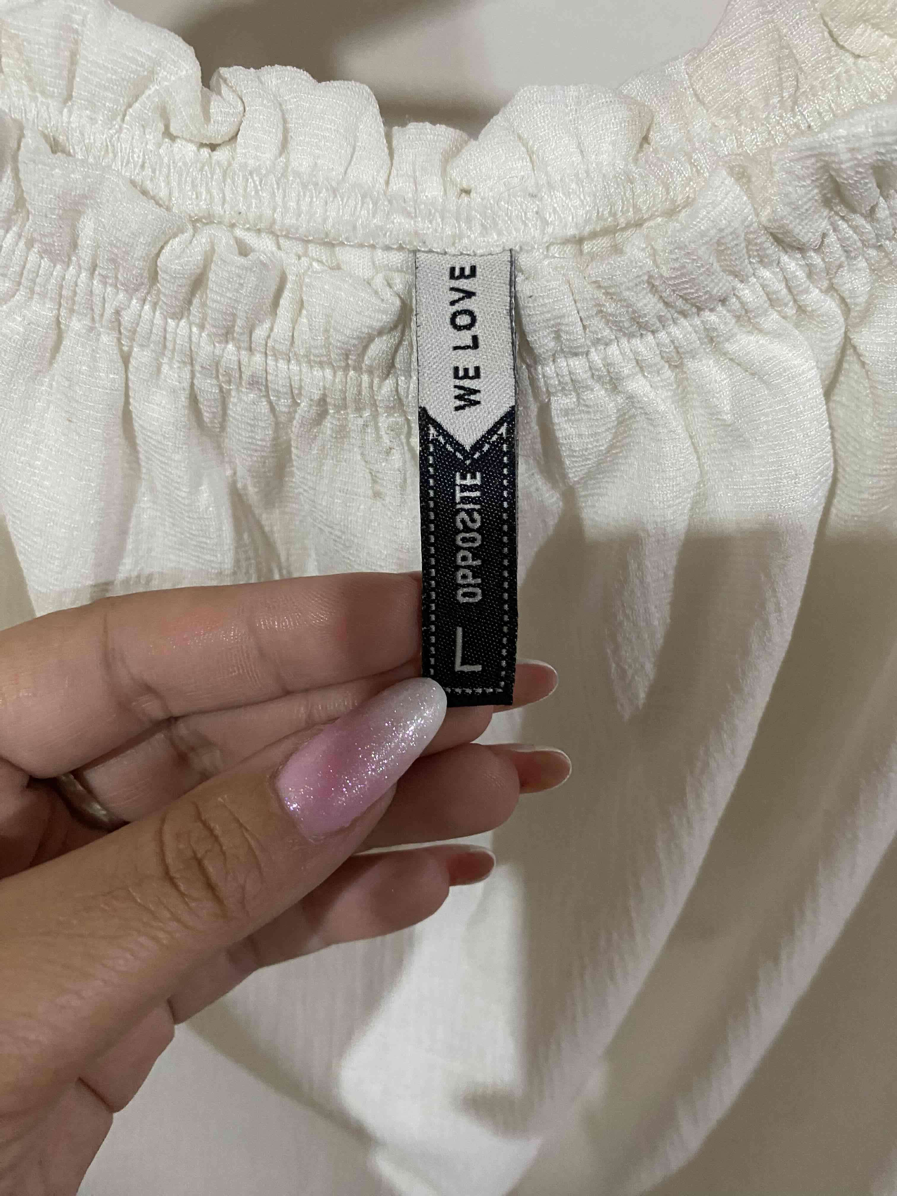 Blusa blanca de hombros descubiertos - miniatura 2