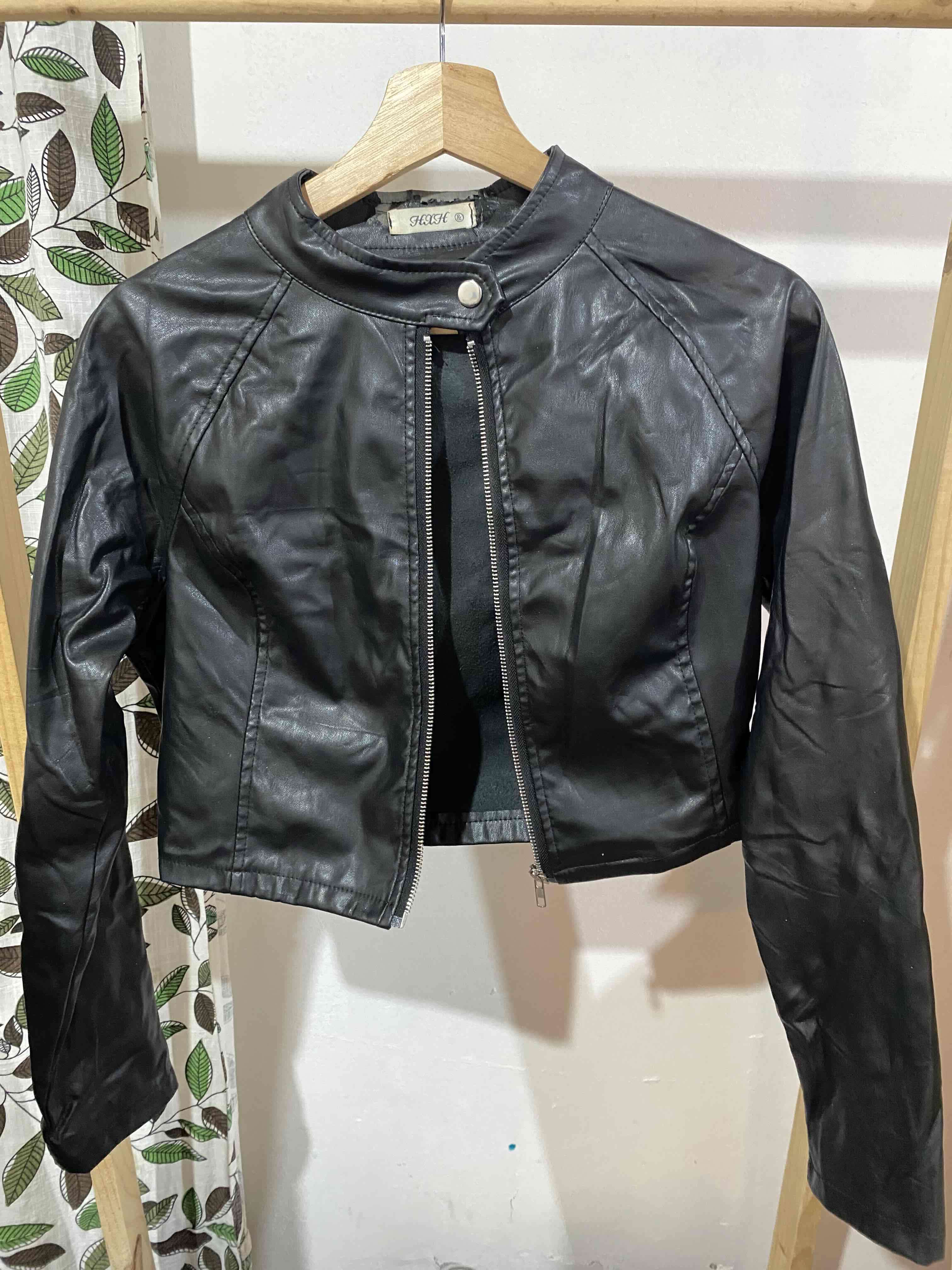 Chaqueta negra de cuero sintético - miniatura 1