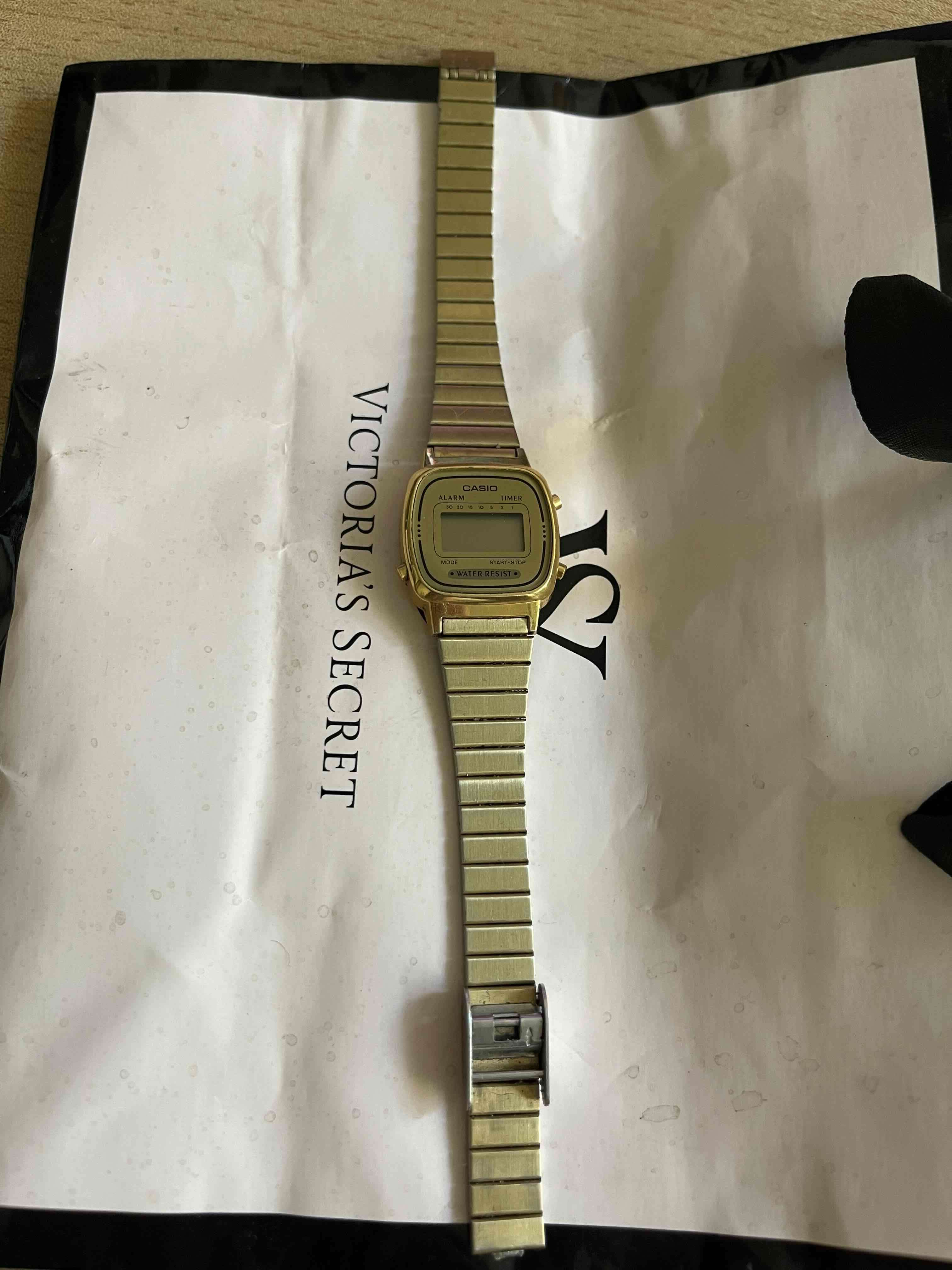 Reloj digital Casio dorado - miniatura 3