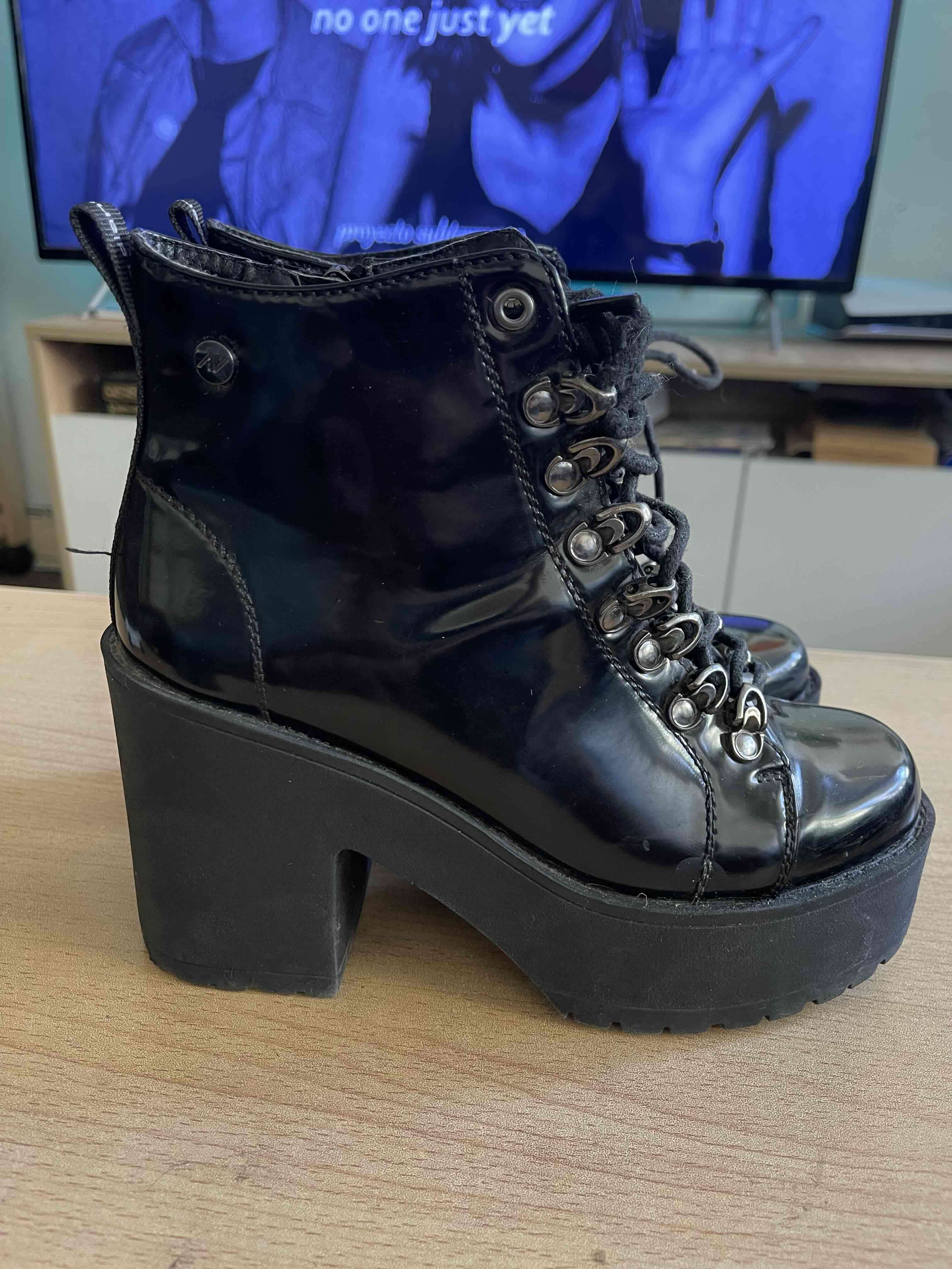 Botines negros de charol con plataforma - miniatura 3