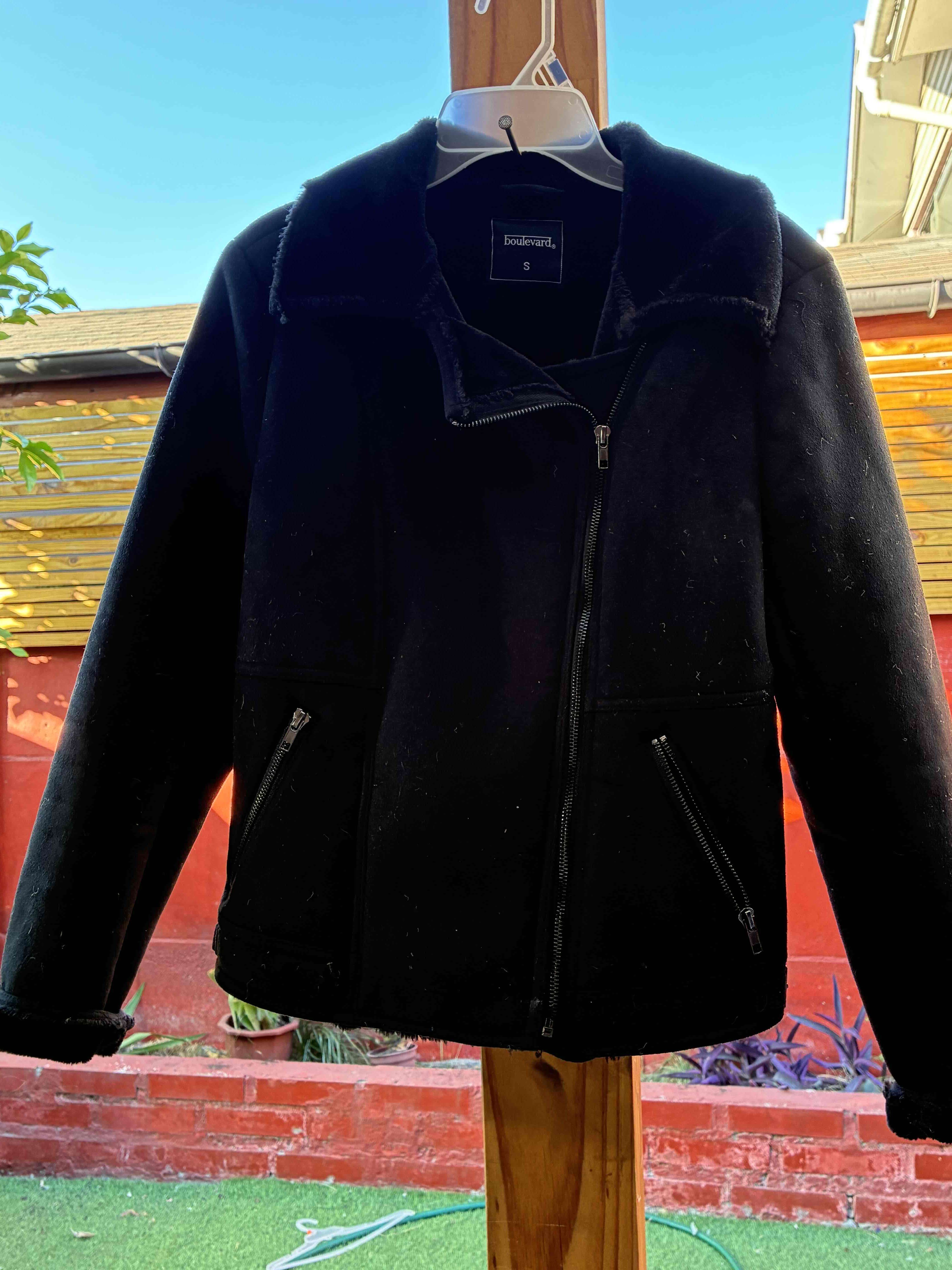 Chaqueta negra de mujer - miniatura 1