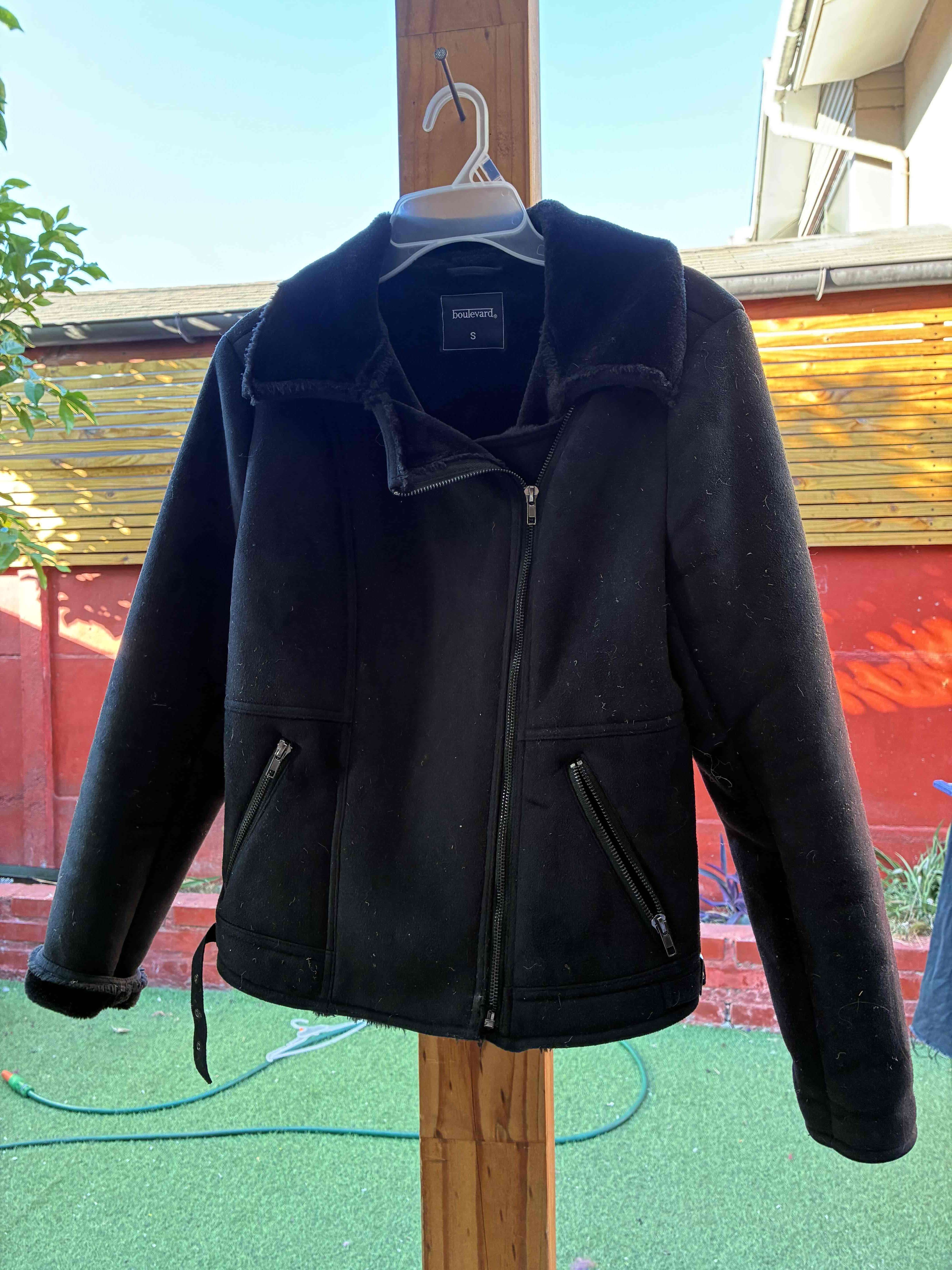 Chaqueta negra de mujer - miniatura 2