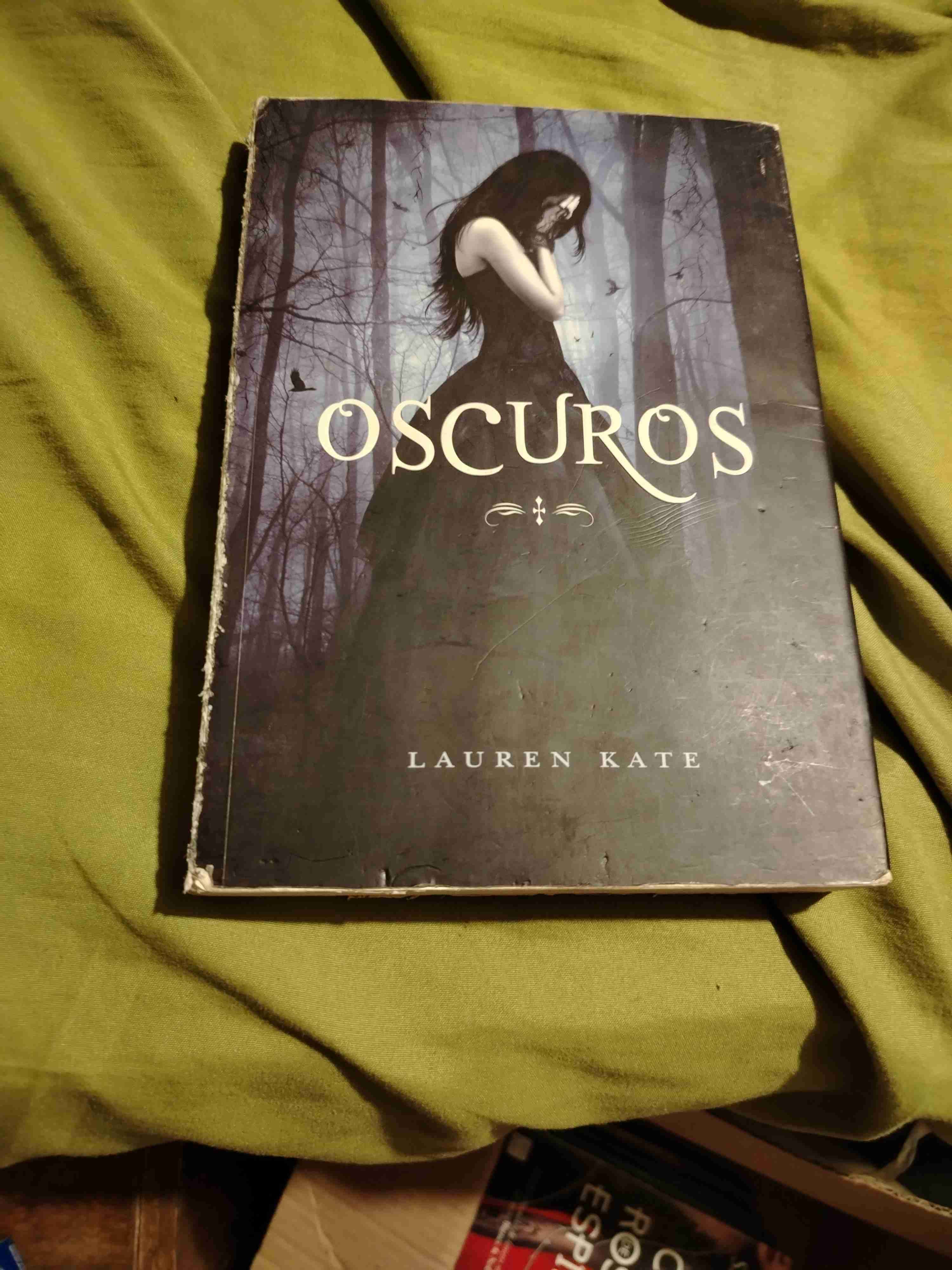 Libro "Oscuros" de Lauren Kate