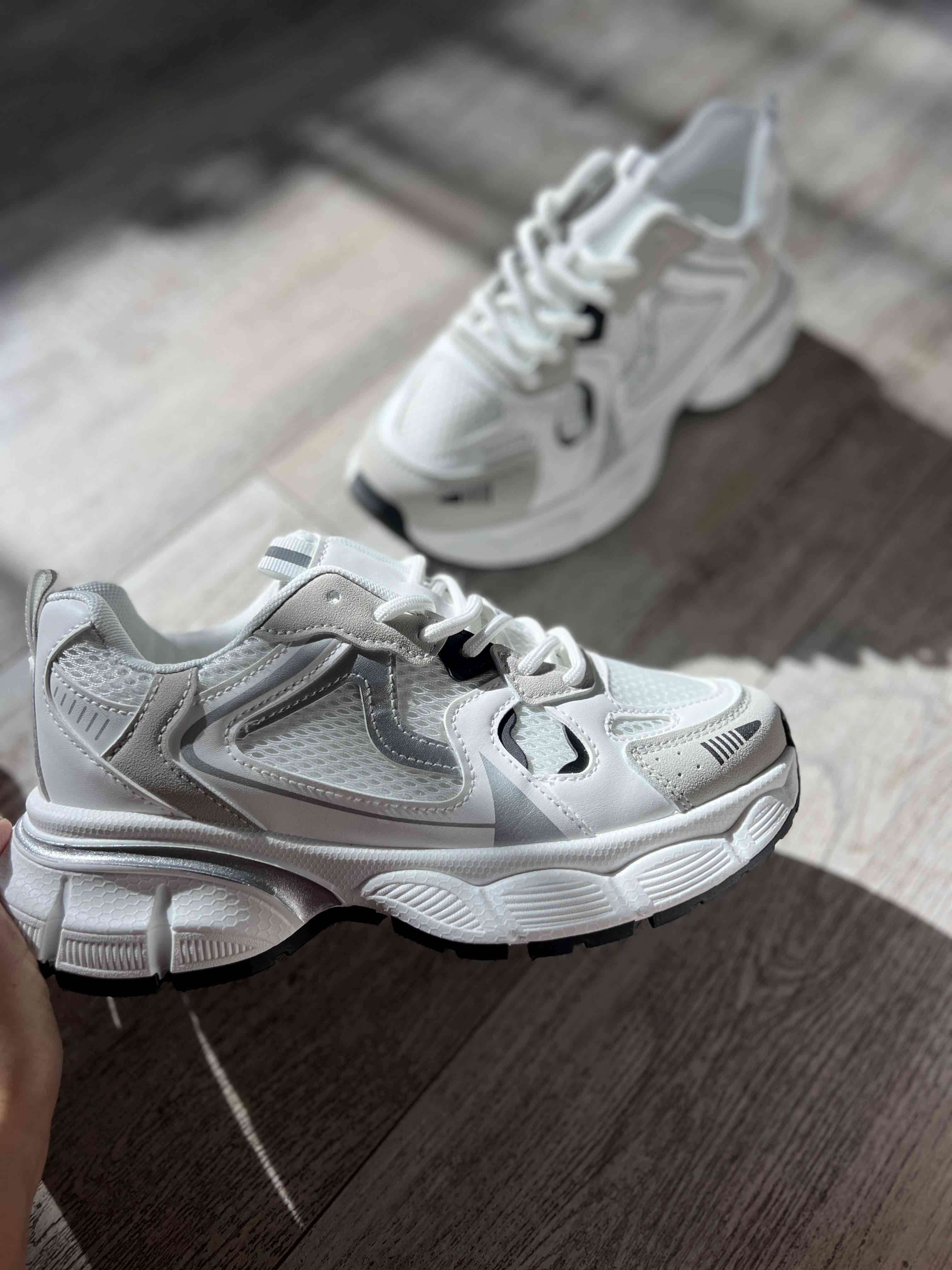 Zapatillas deportivas blancas - miniatura 3