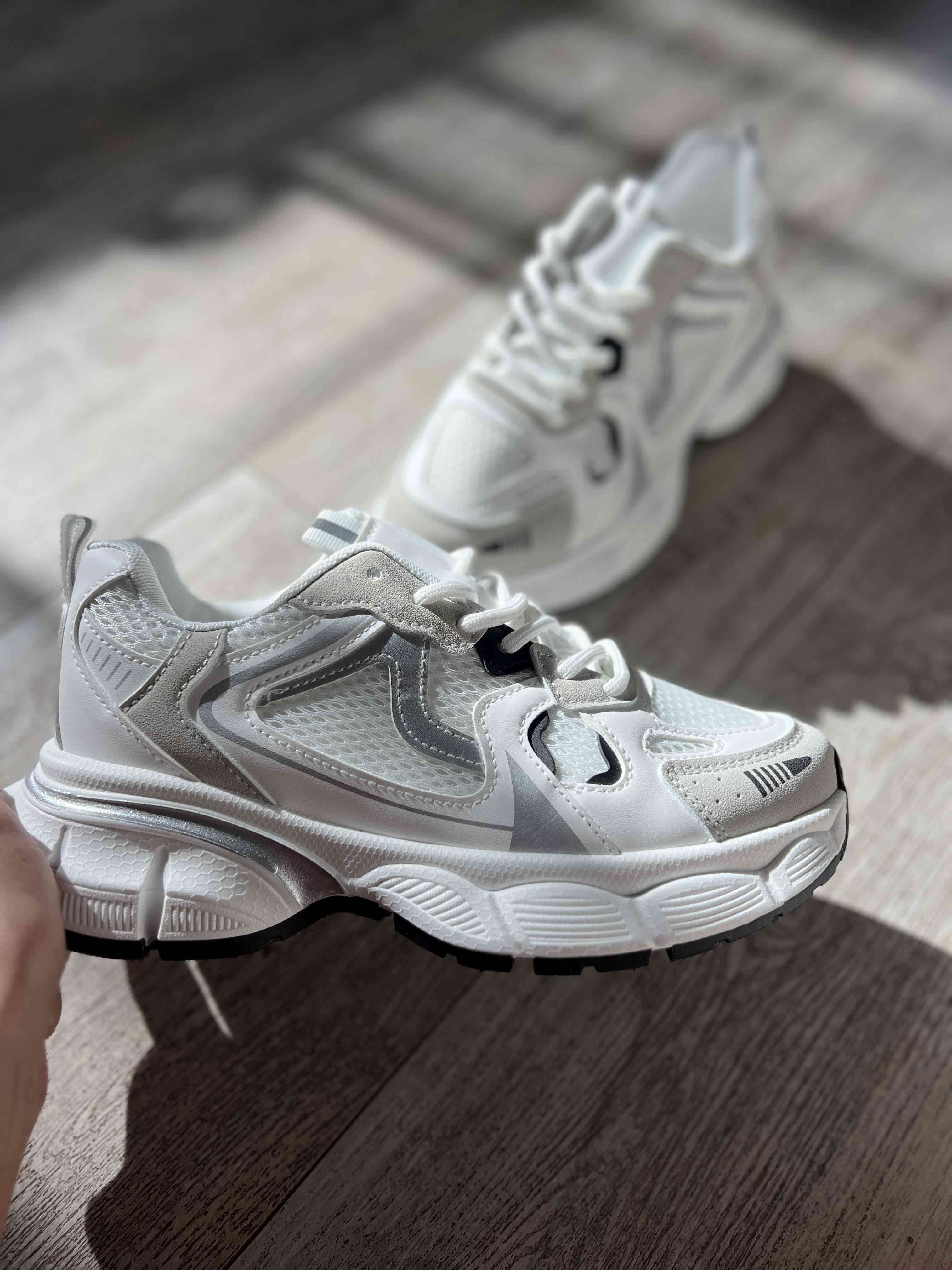 Zapatillas deportivas blancas - miniatura 4