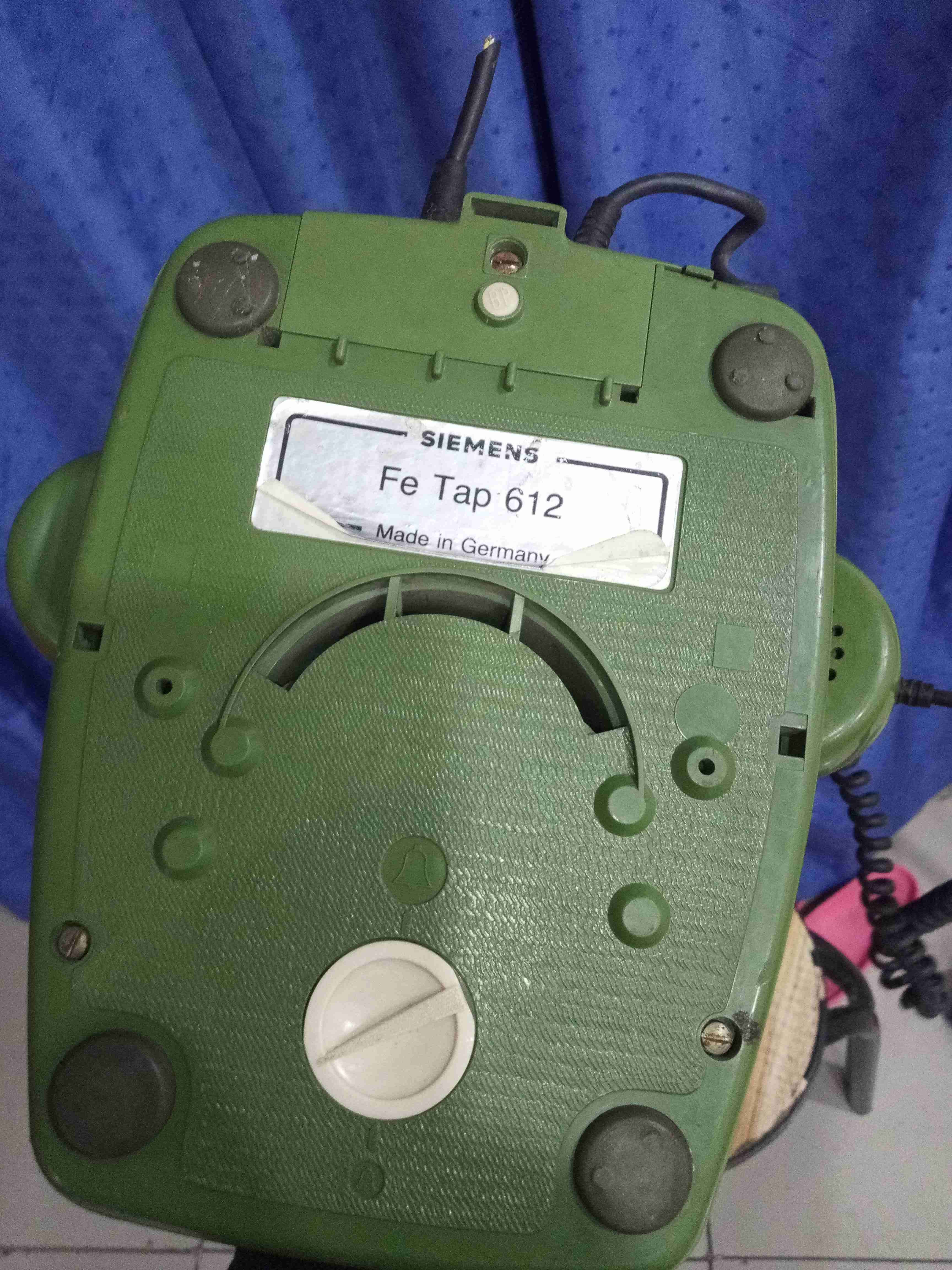 Teléfono antiguo verde - miniatura 2