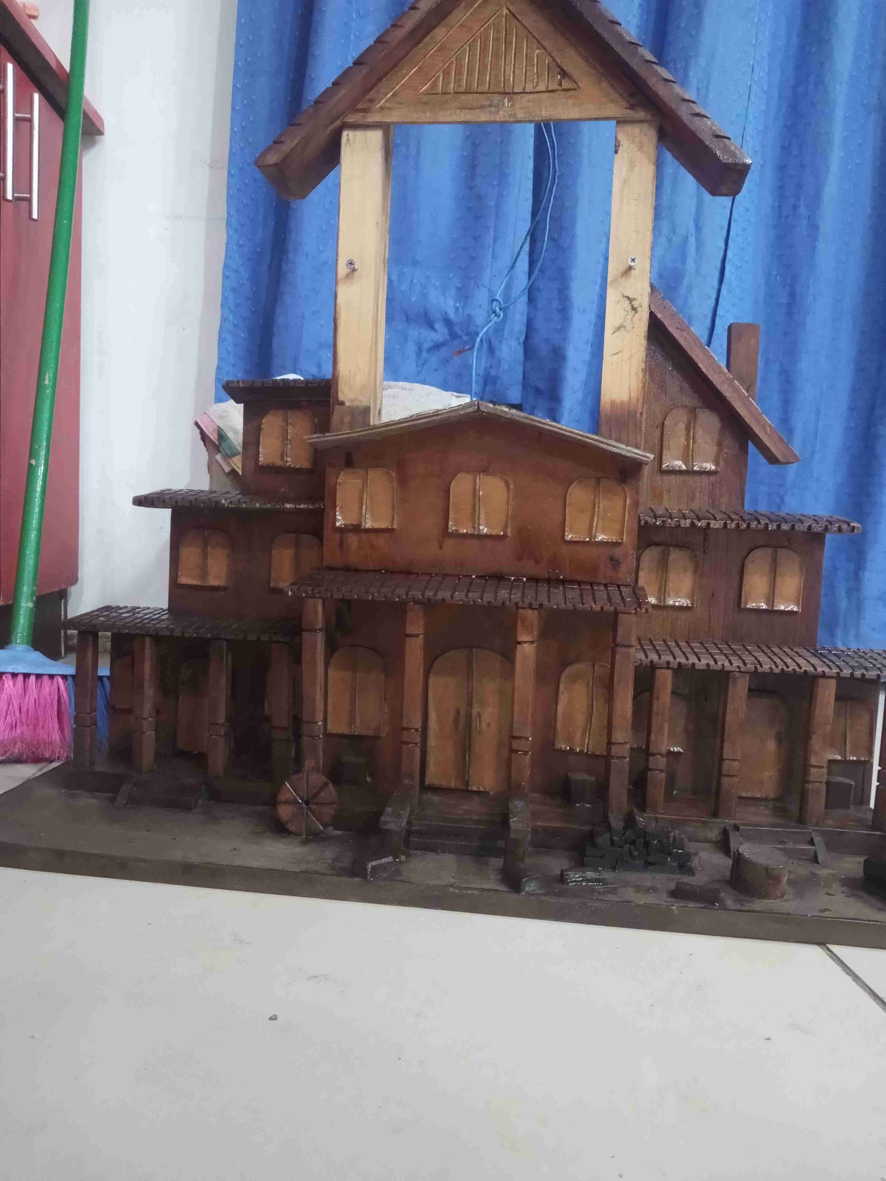 Casa de madera decorativa - miniatura 2