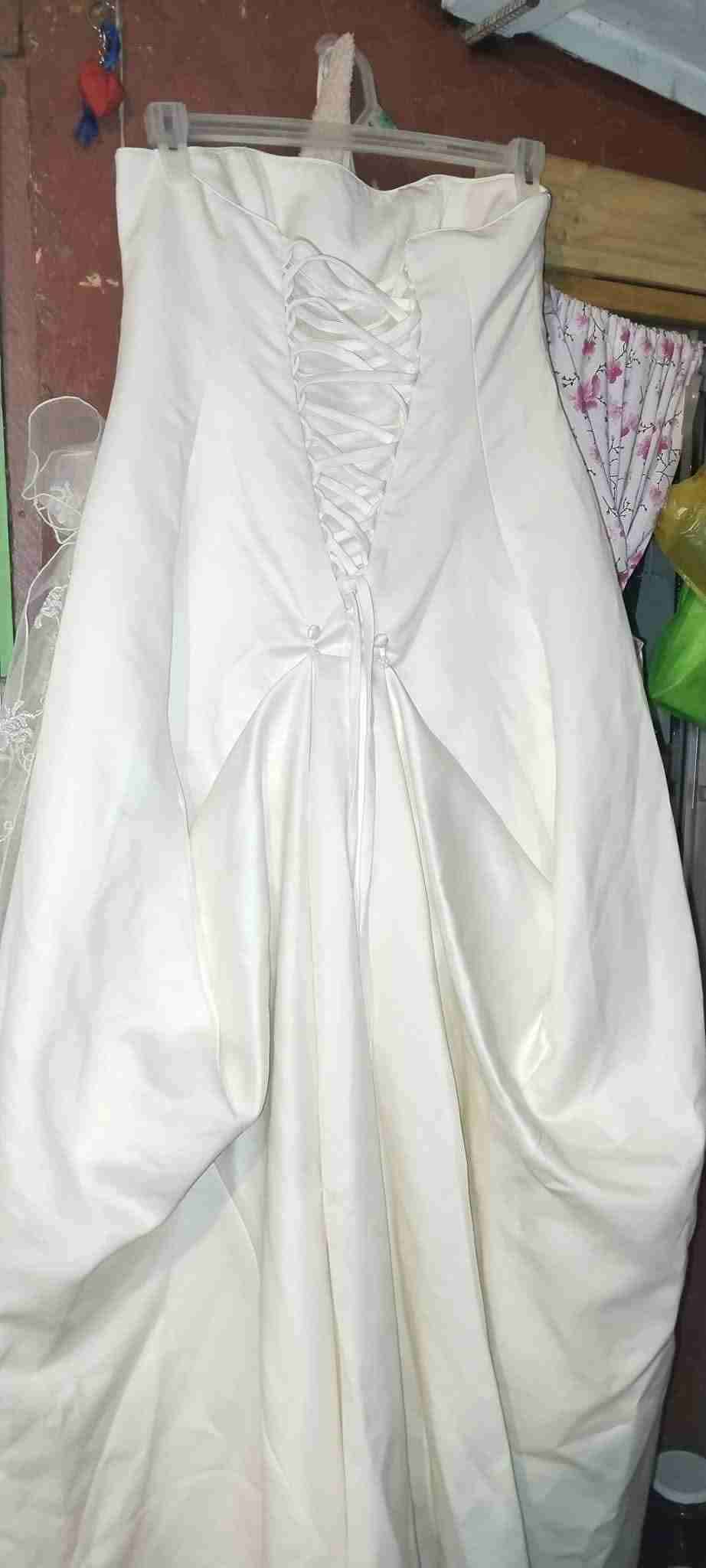 Vestido de novia blanco elegante - miniatura 2