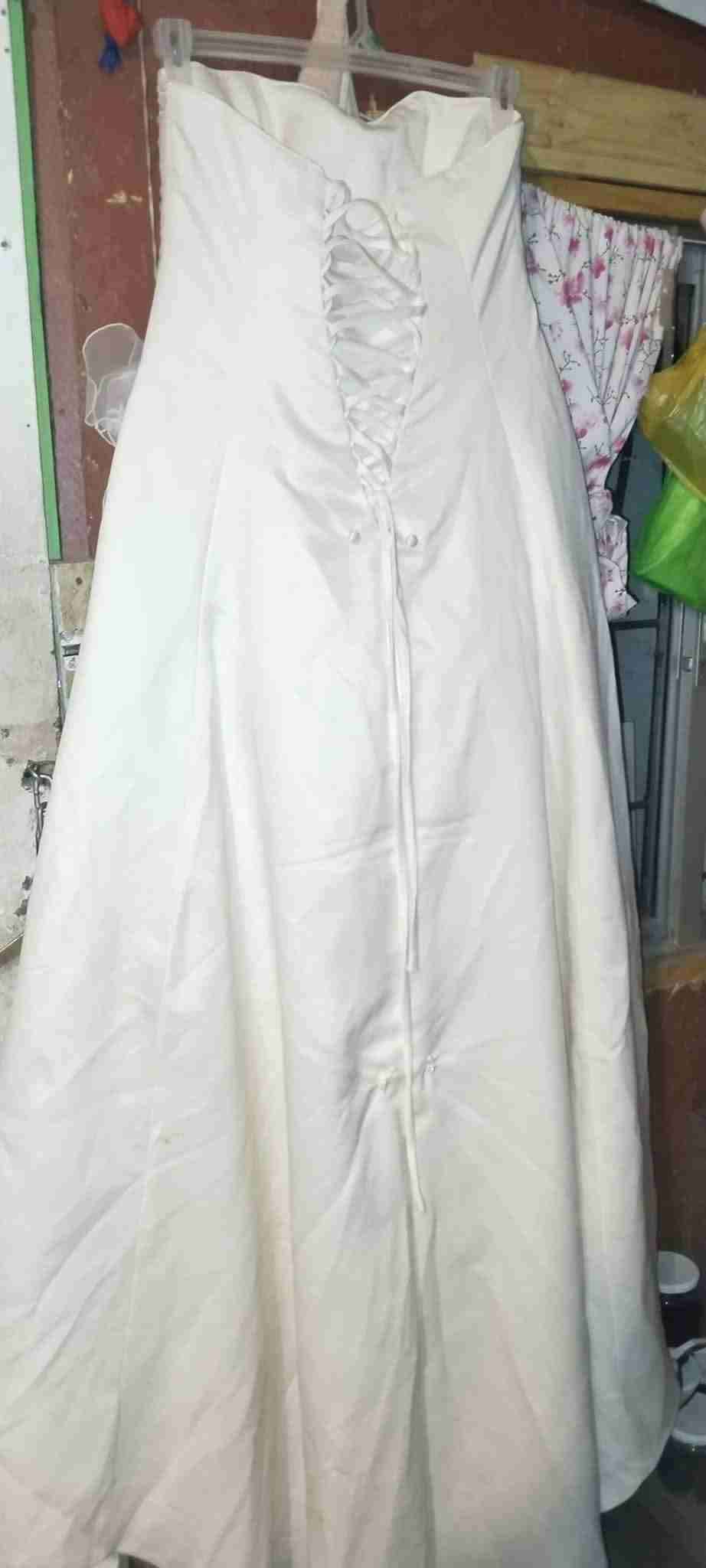 Vestido de novia blanco elegante - miniatura 3