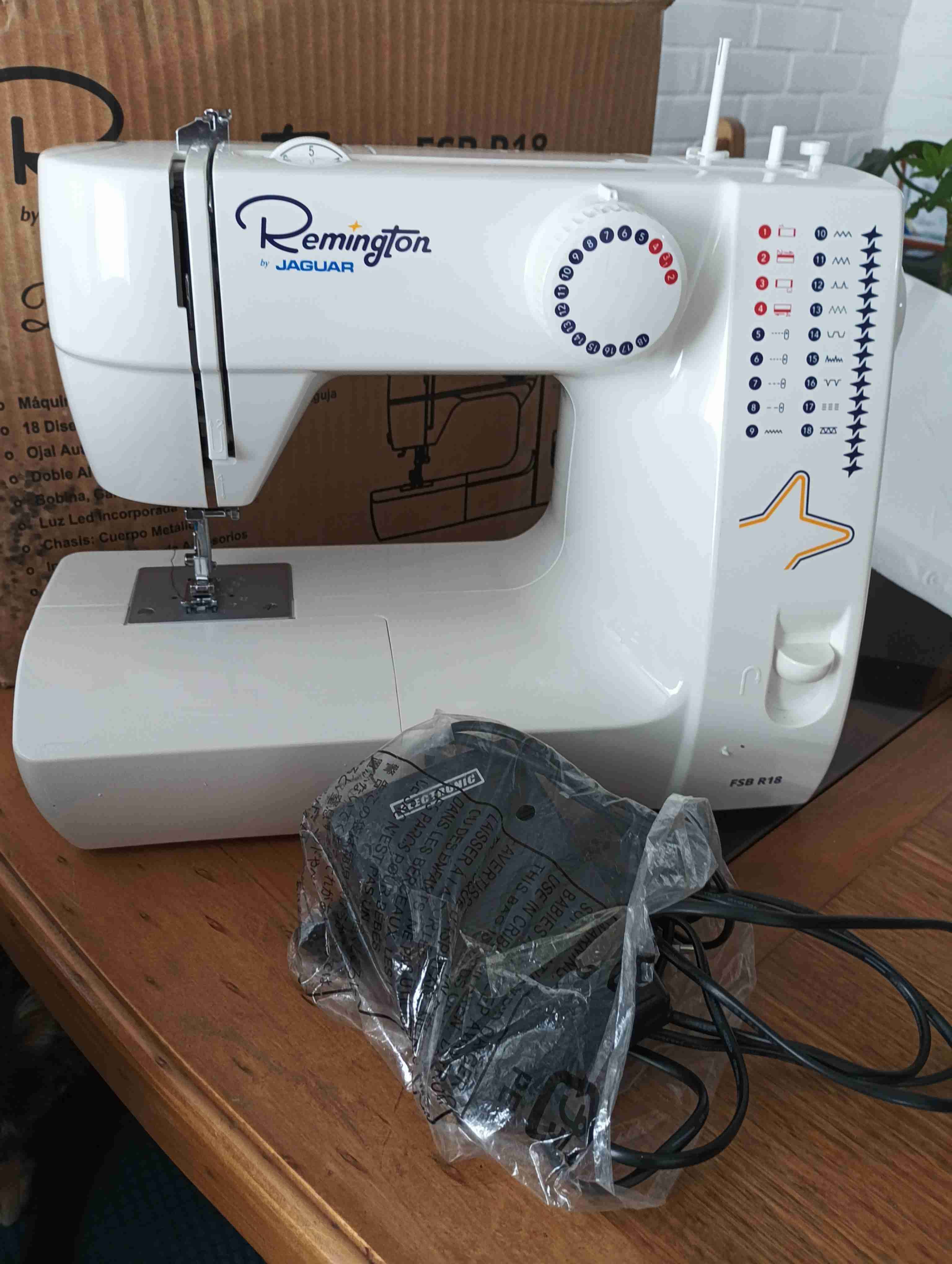 Máquina de coser Remington Jaguar - miniatura 1