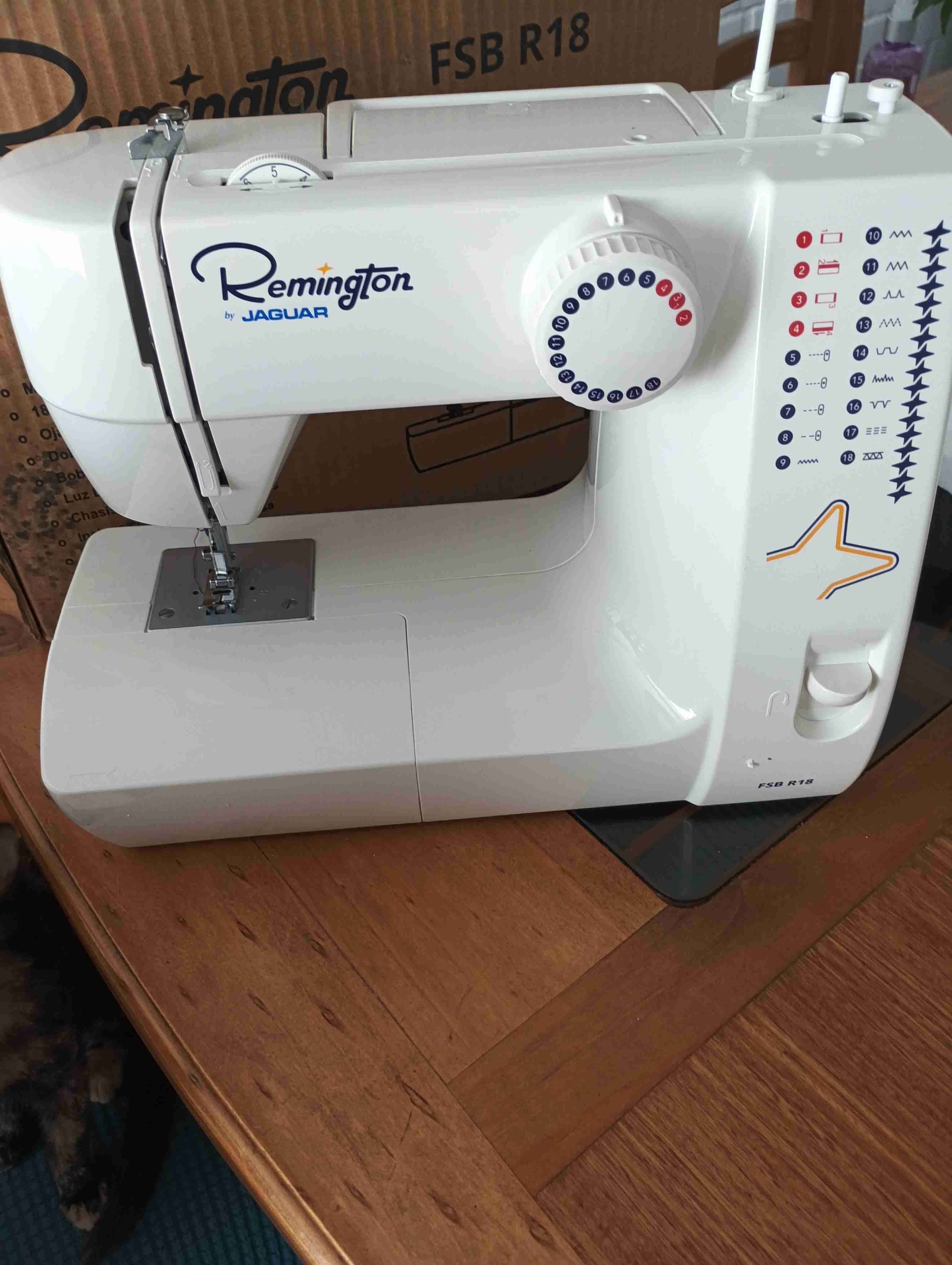 Máquina de coser Remington Jaguar - miniatura 2