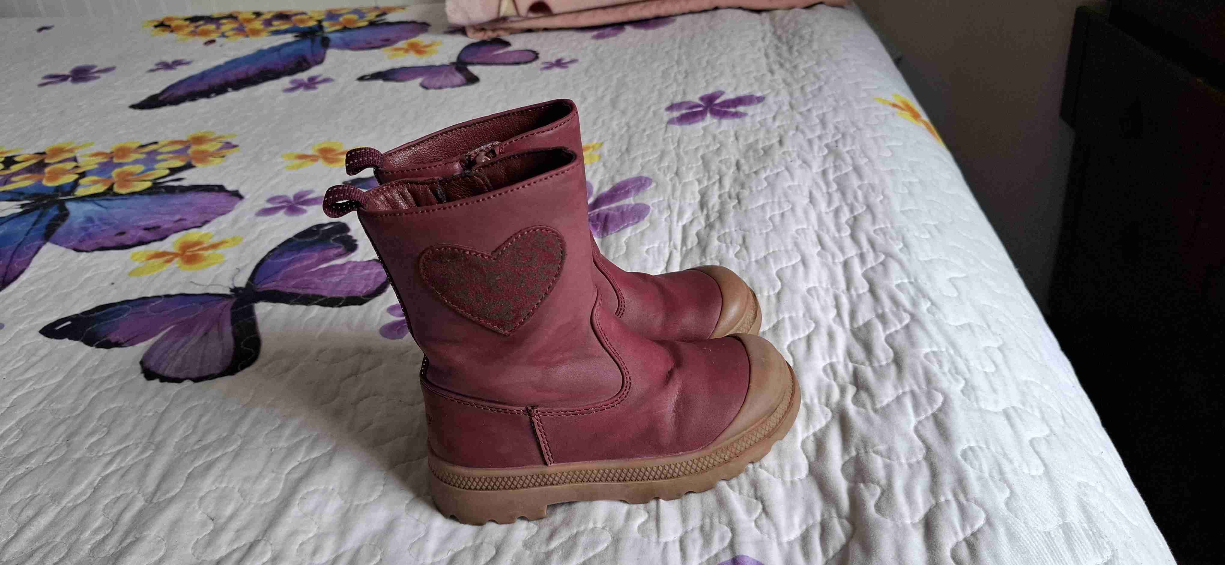 Botas infantiles burdeo con corazón - miniatura 4