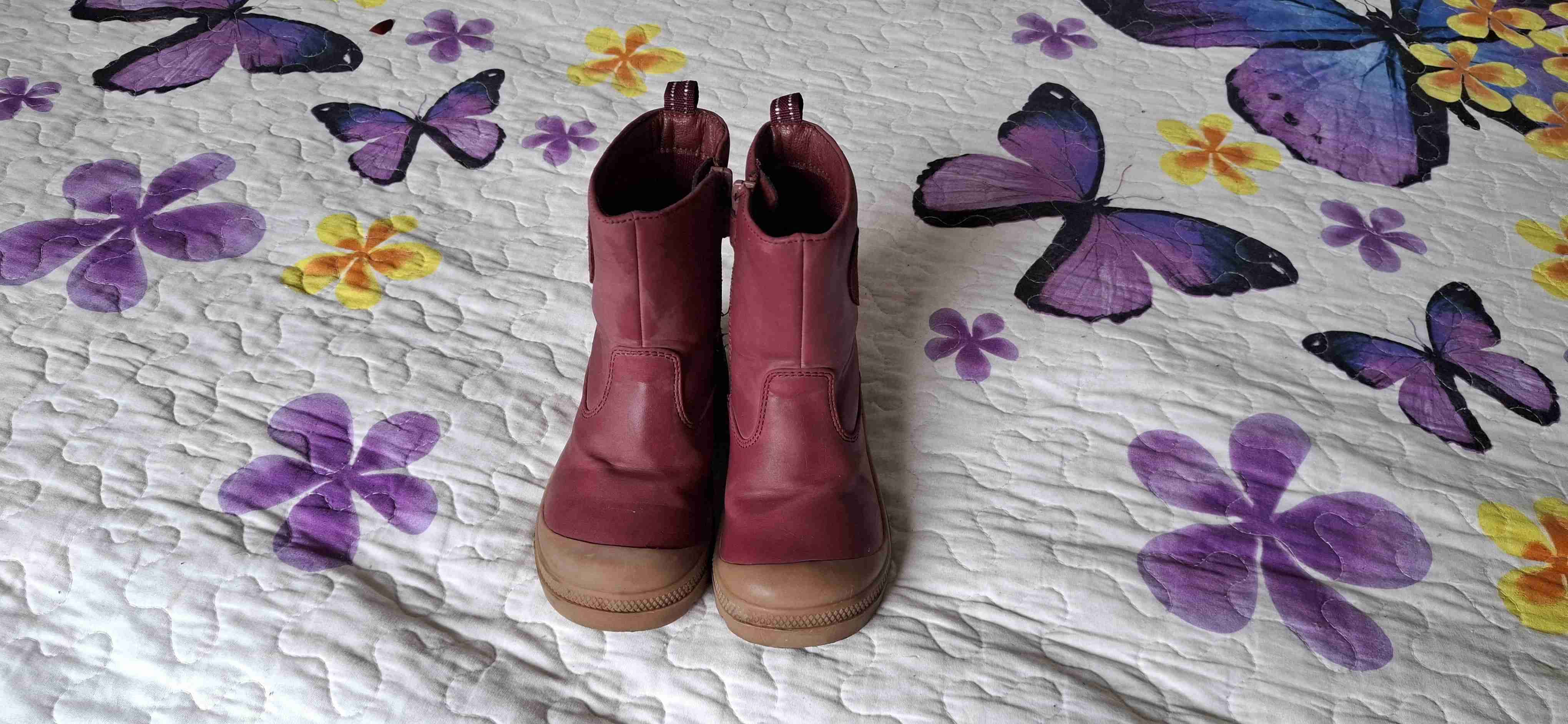Botas infantiles burdeo con corazón - miniatura 5