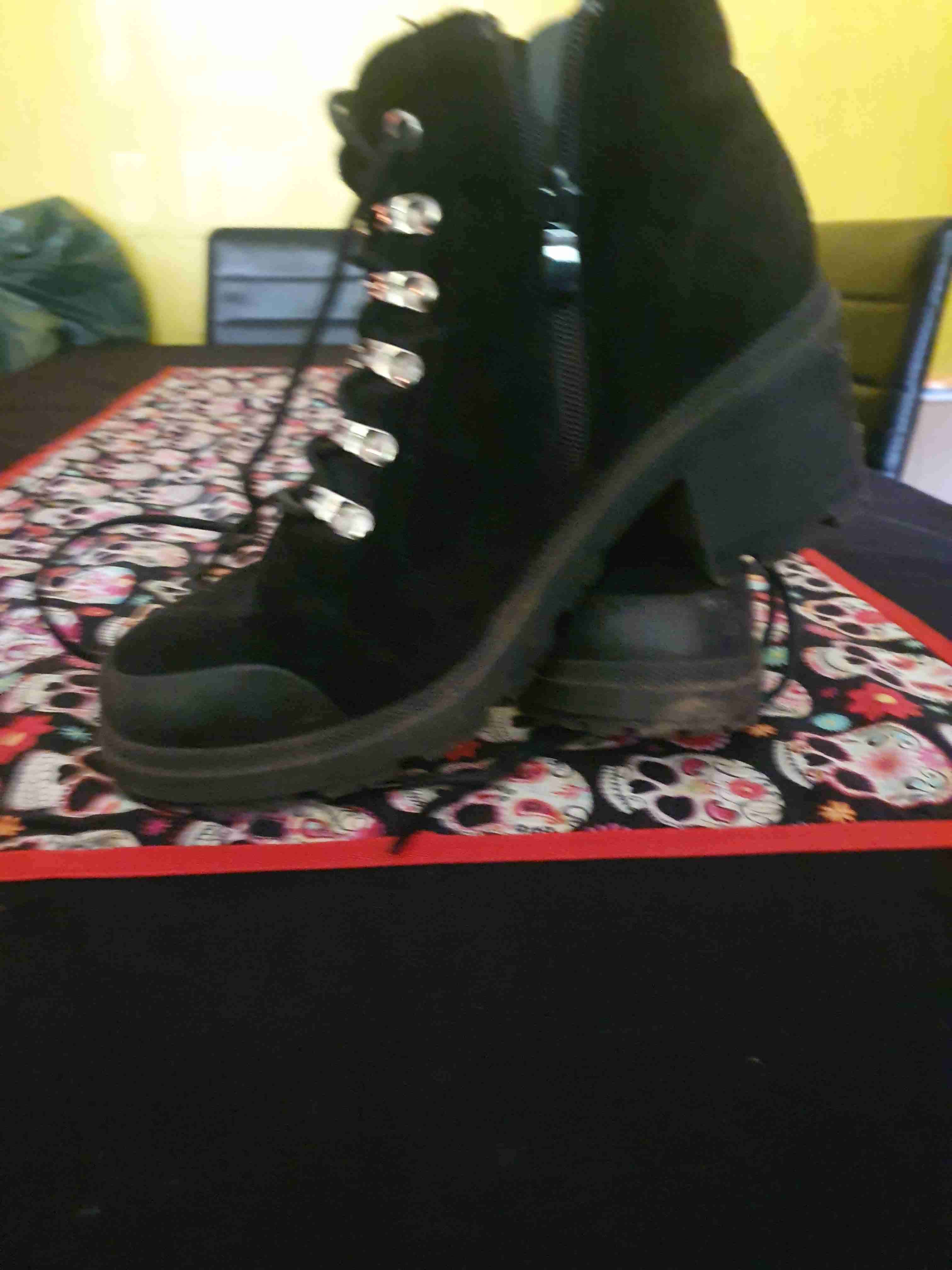 Botas negras de cordones - miniatura 2