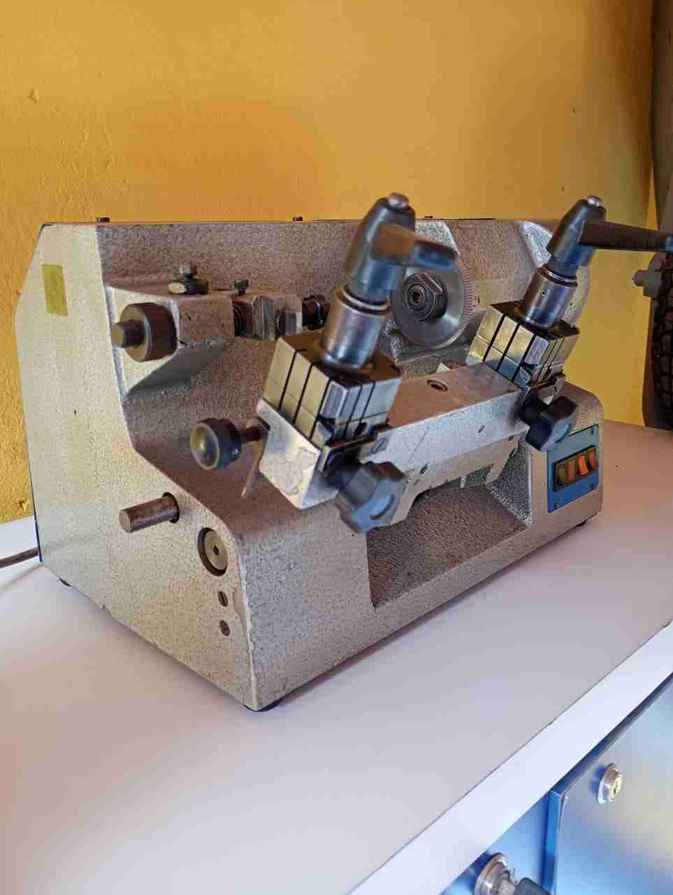 Duplicadora de llaves manual - miniatura 3